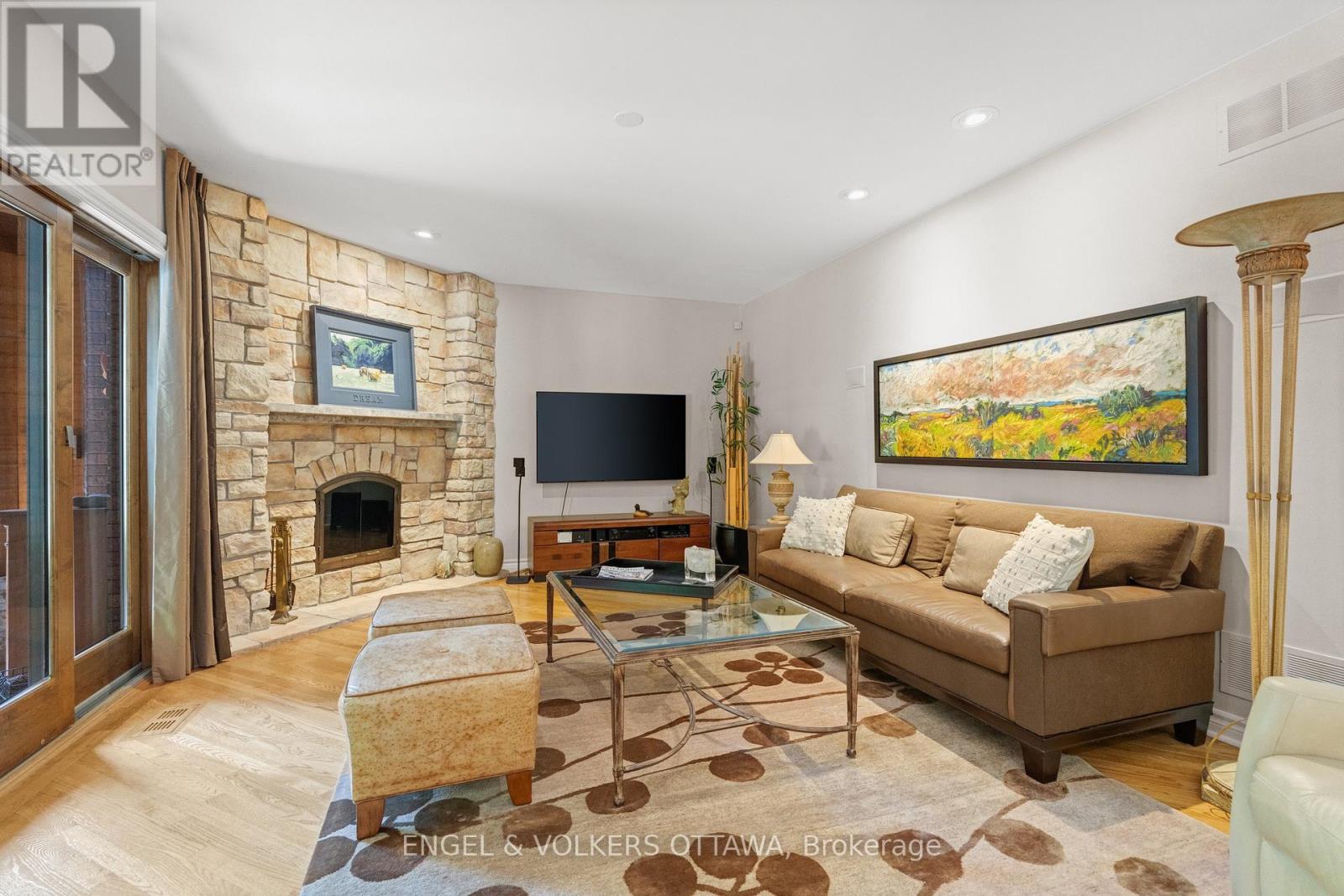 5596 SCOBIE CRESCENT - Image 17