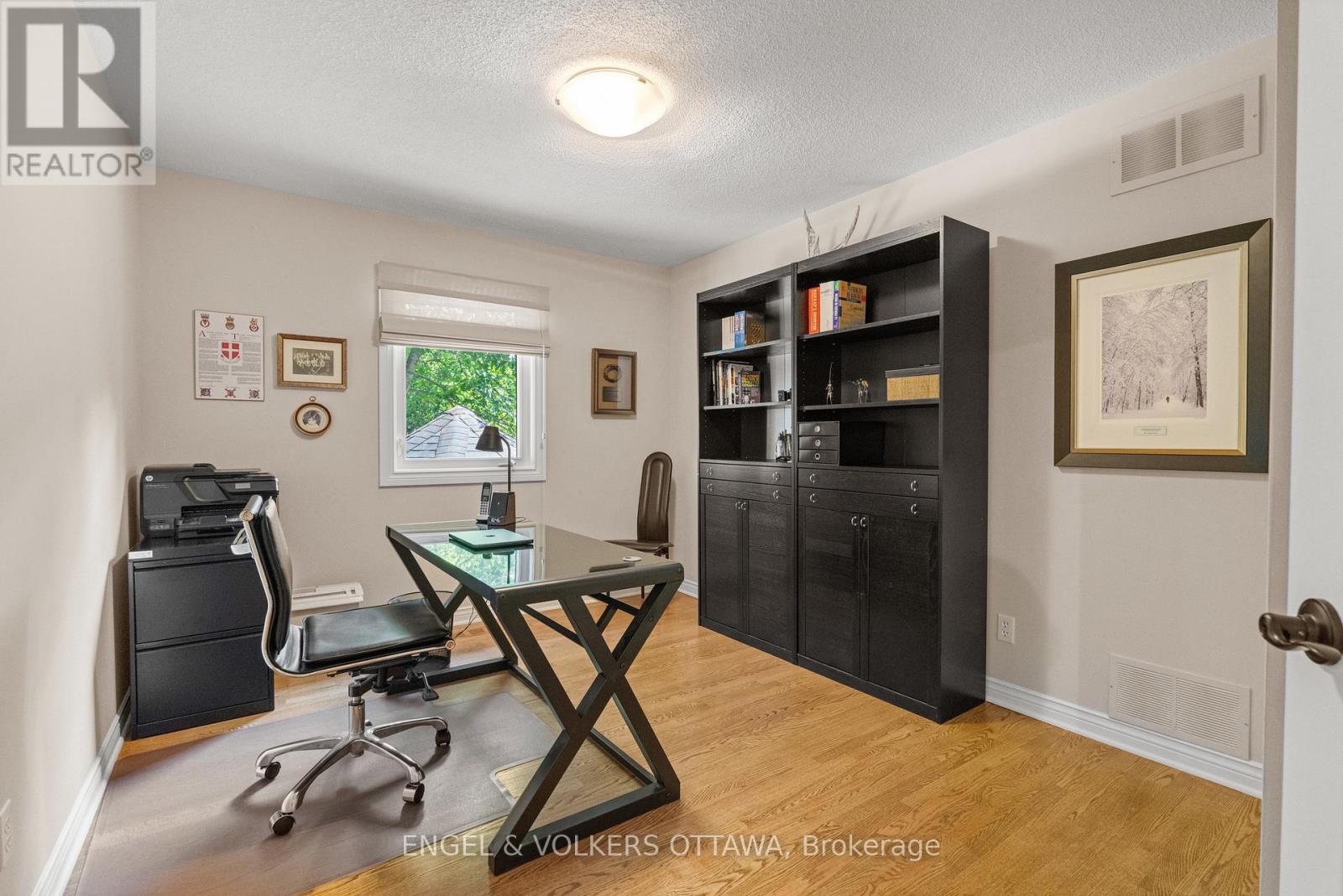 5596 SCOBIE CRESCENT - Image 27