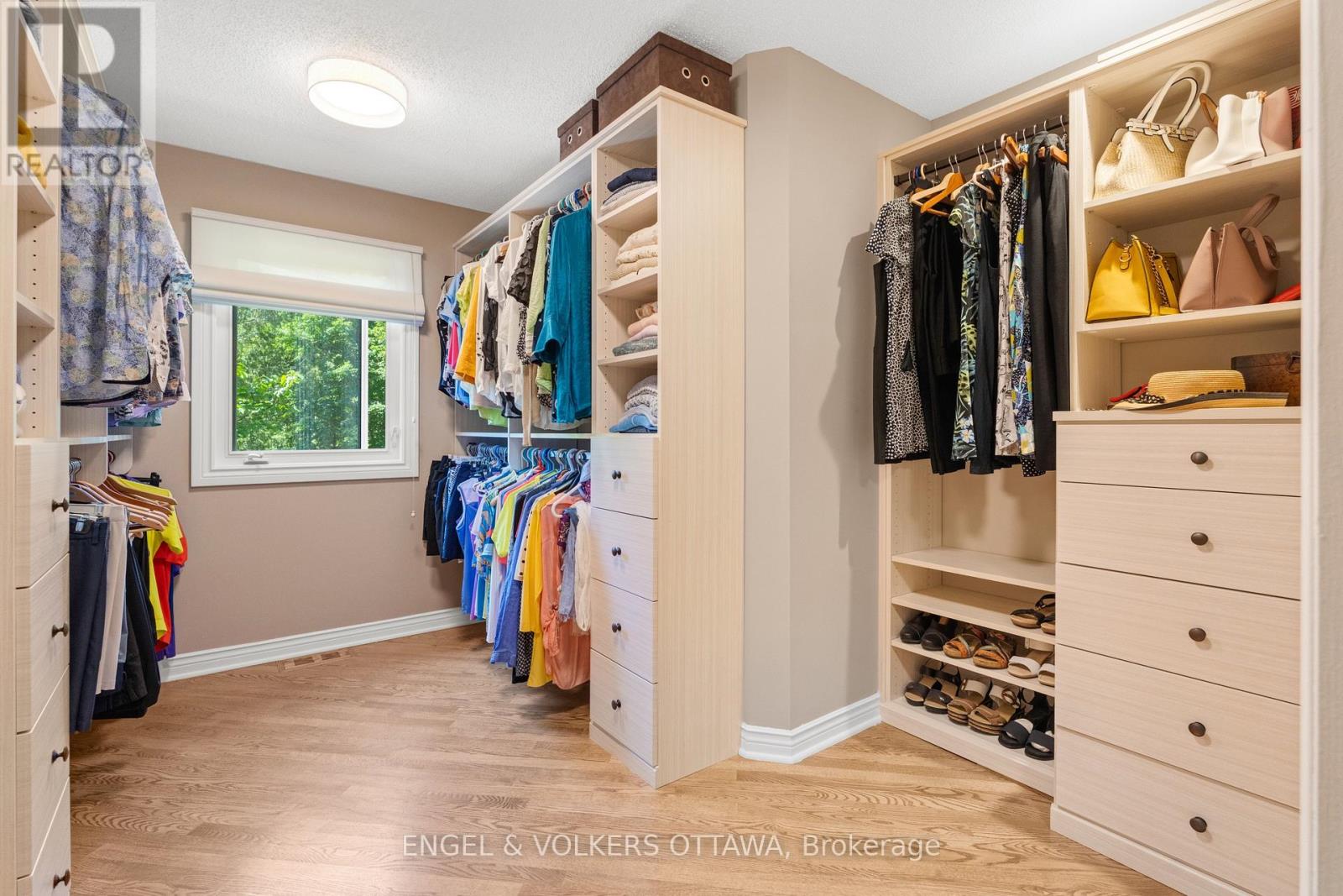 5596 SCOBIE CRESCENT - Image 31