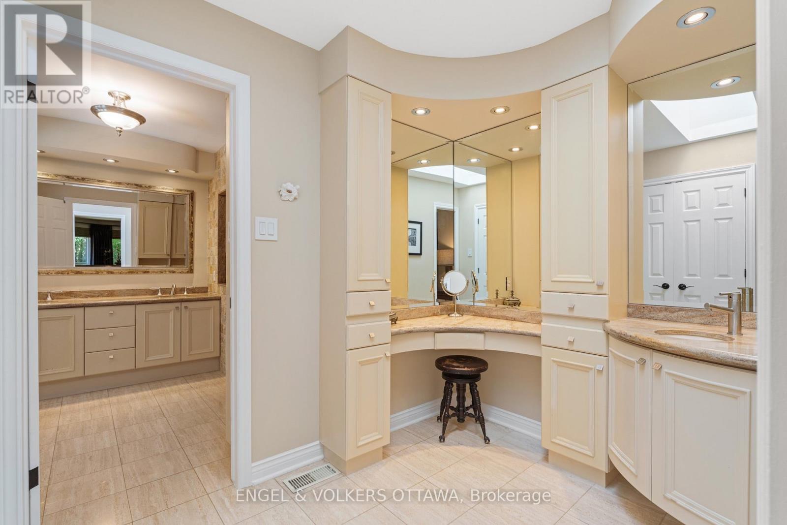 5596 SCOBIE CRESCENT - Image 33