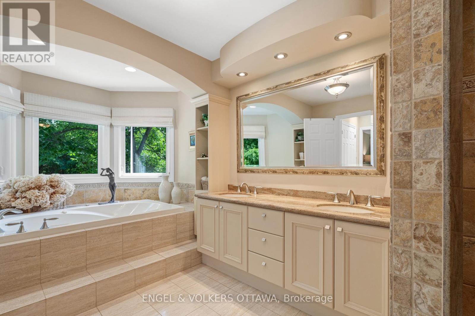 5596 SCOBIE CRESCENT - Image 34