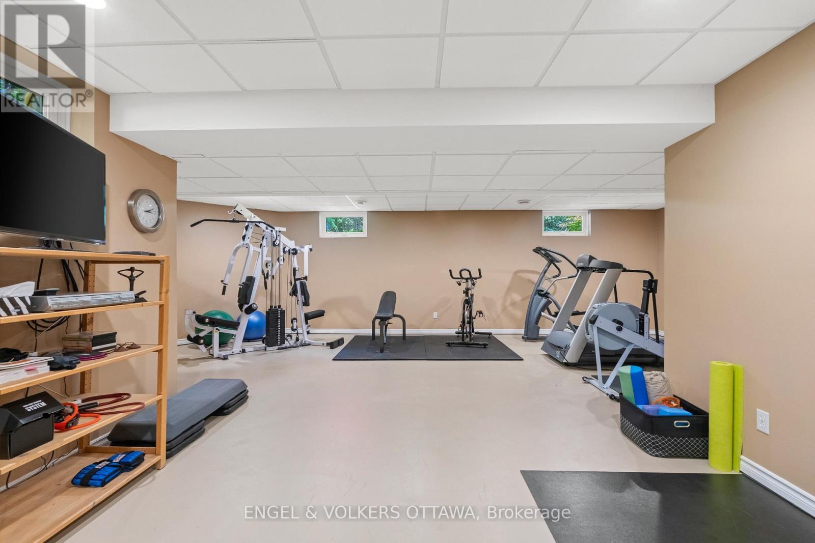 5596 SCOBIE CRESCENT - Image 35