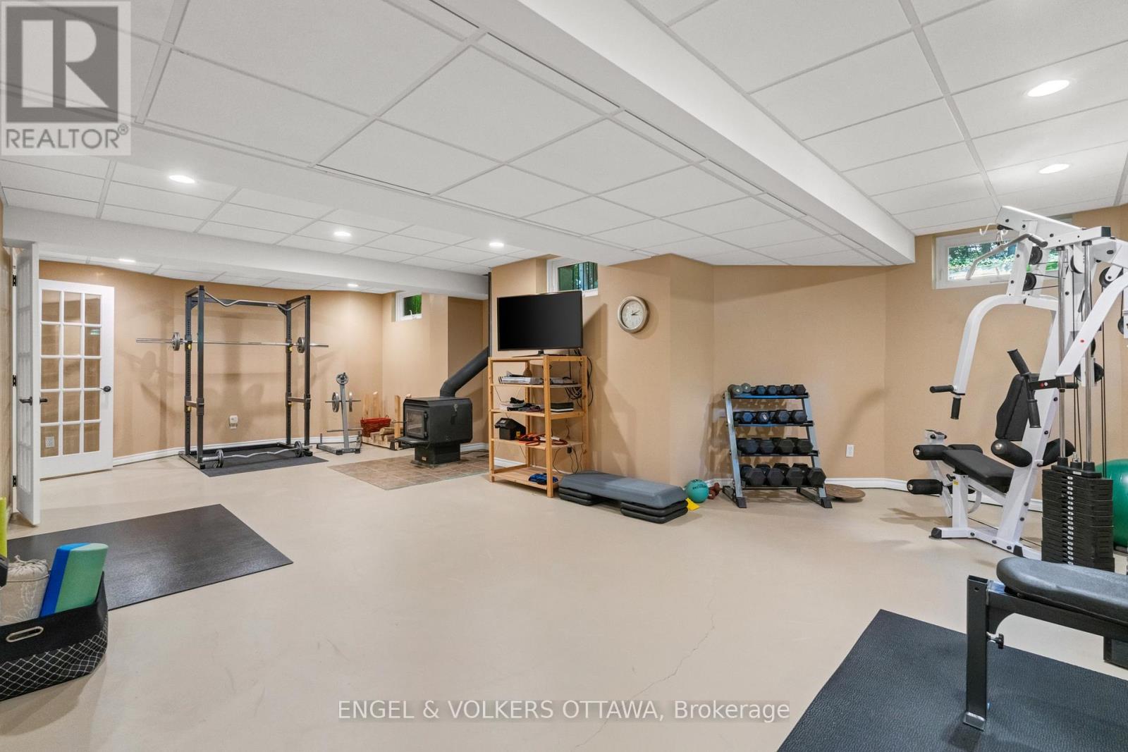 5596 SCOBIE CRESCENT - Image 36