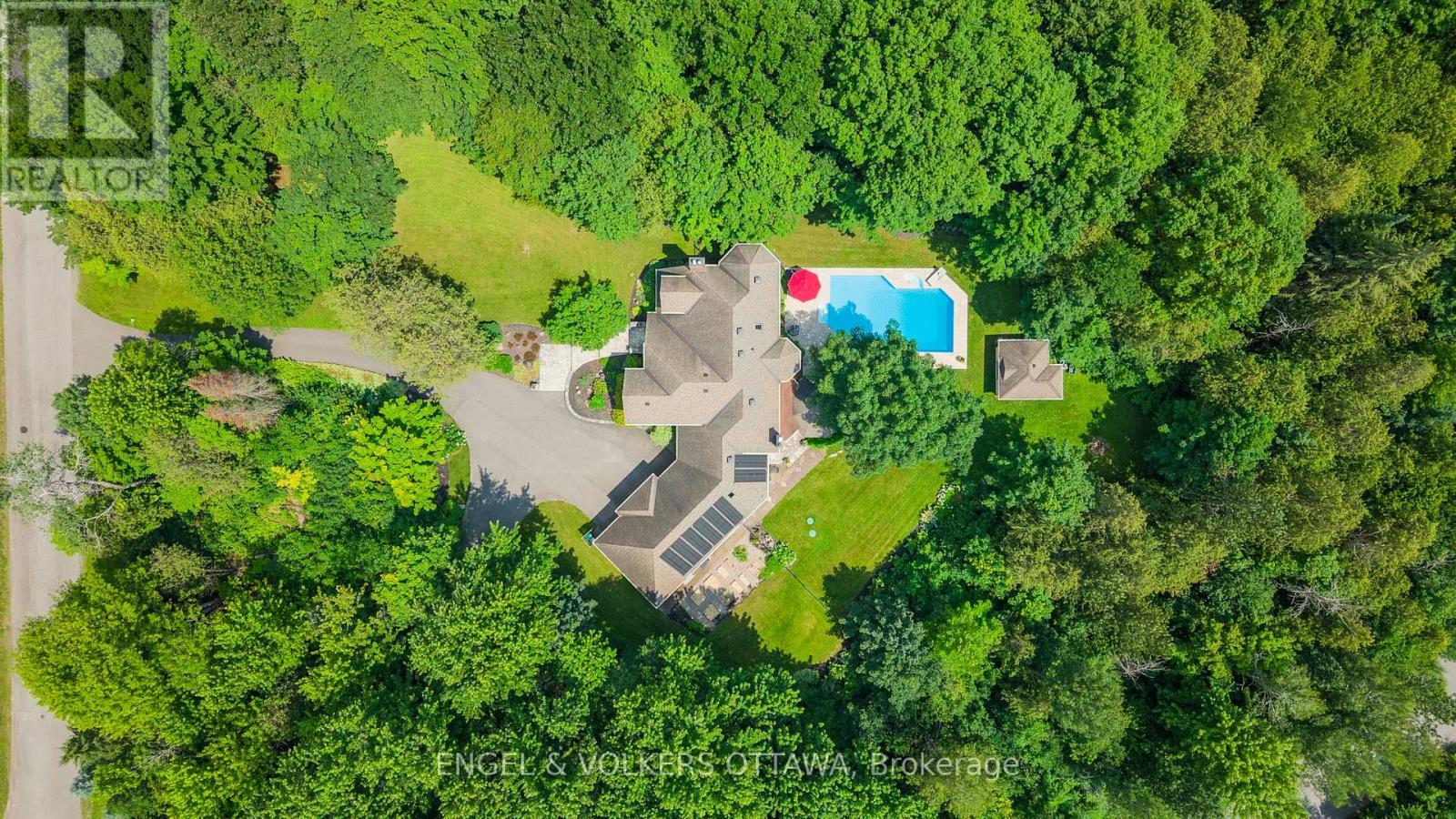 5596 SCOBIE CRESCENT - Image 38