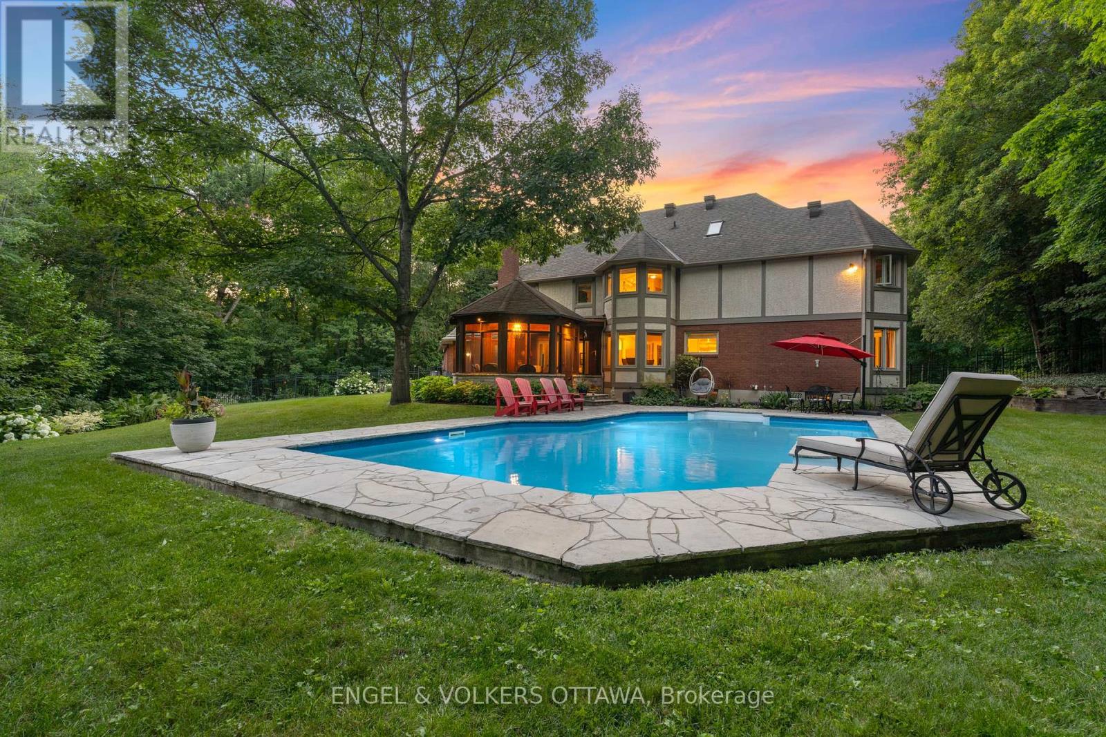 5596 SCOBIE CRESCENT - Image 39