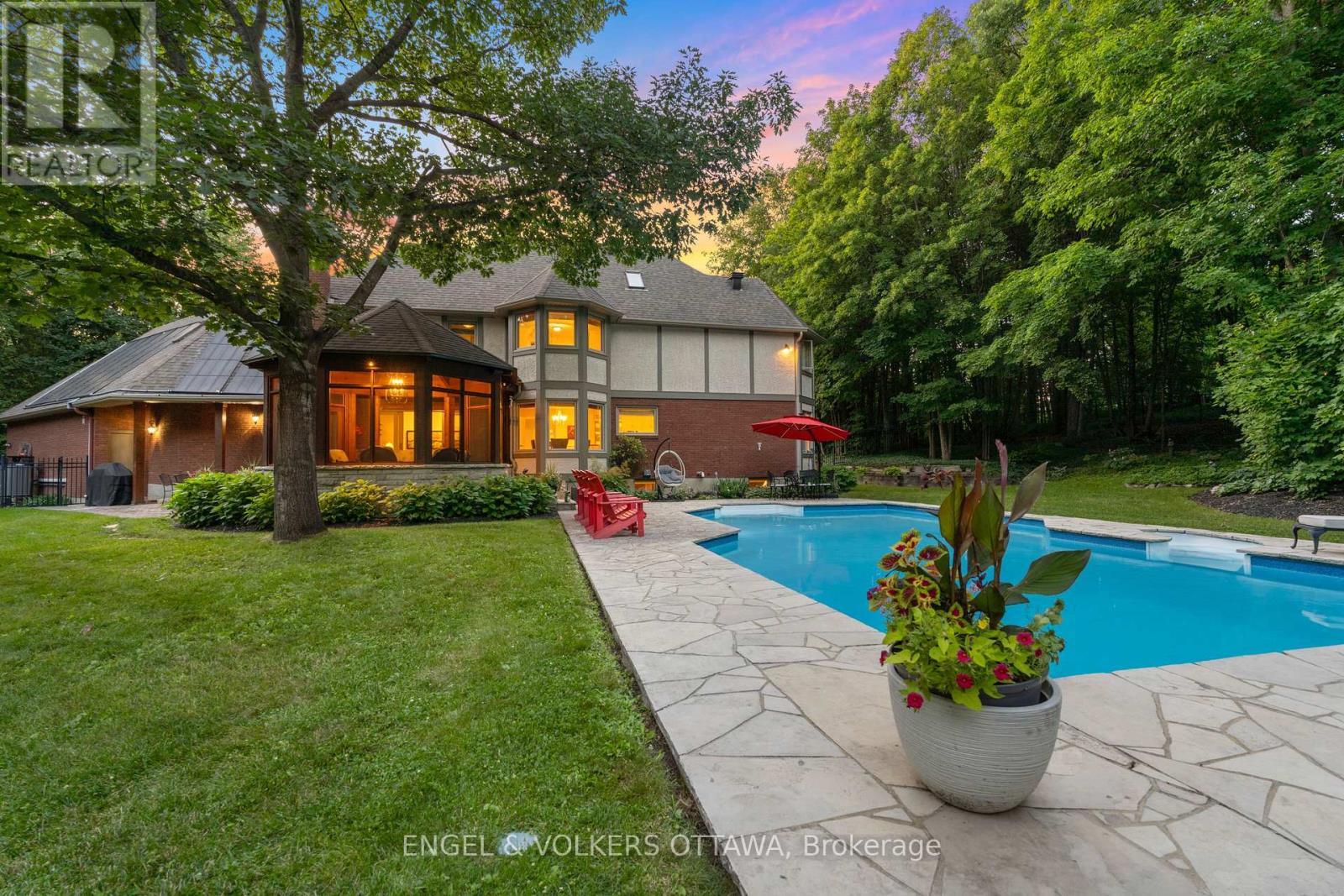 5596 SCOBIE CRESCENT - Image 40