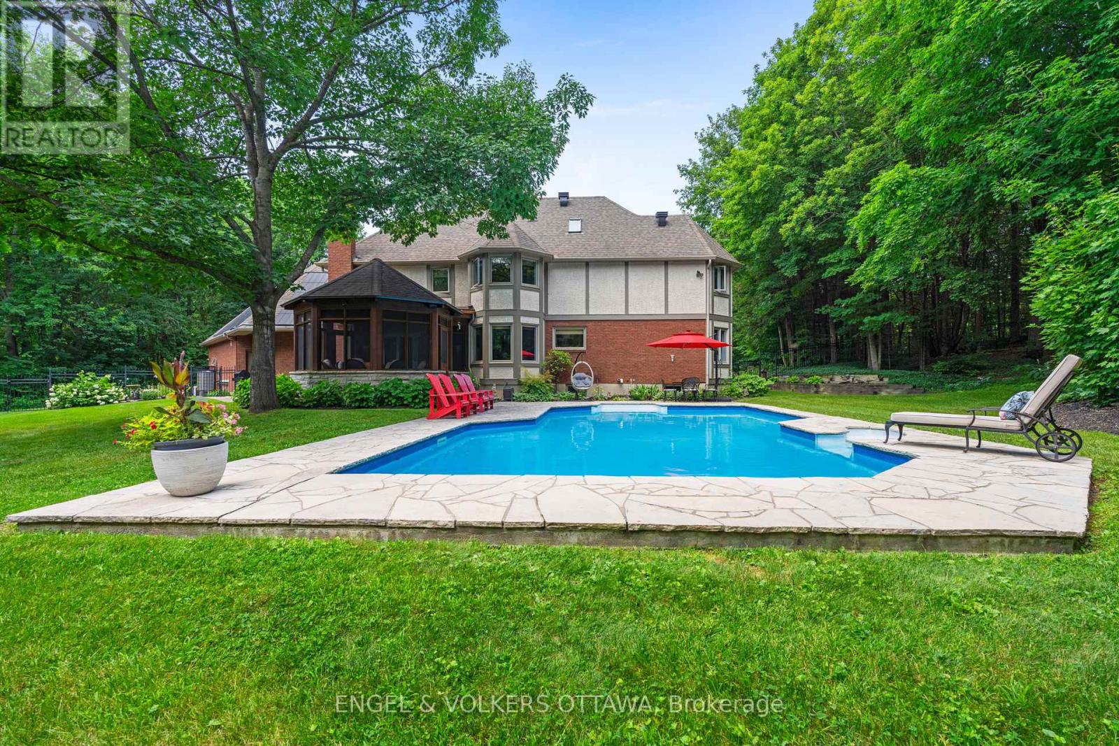 5596 SCOBIE CRESCENT - Image 43