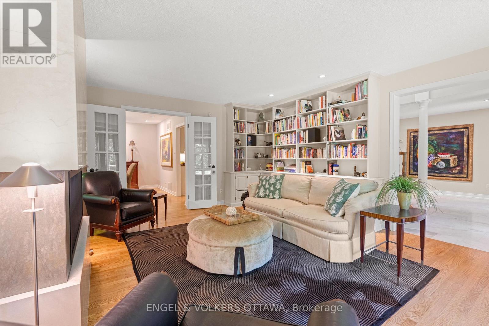 5596 SCOBIE CRESCENT - Image 7