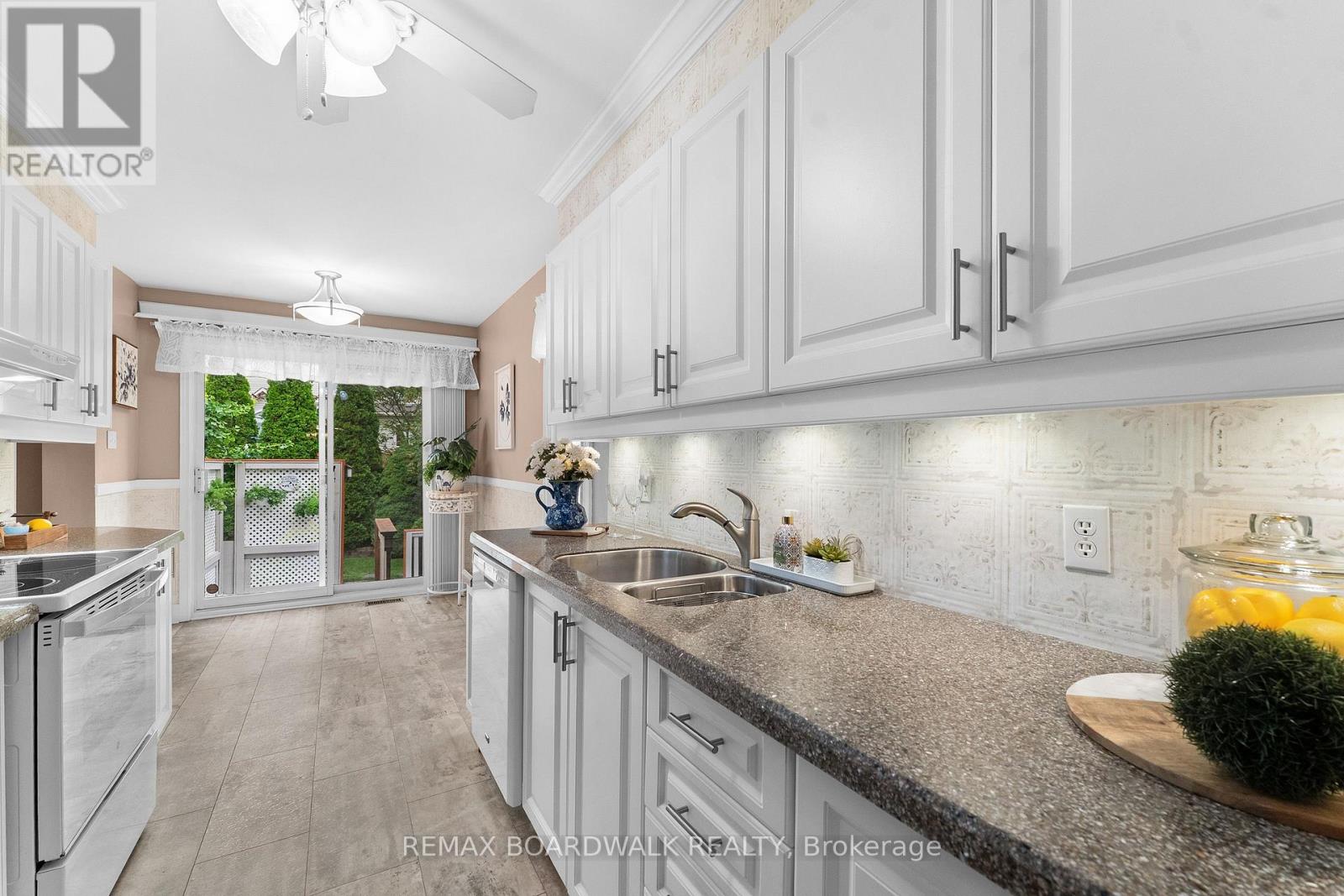 22 EAGLEVIEW STREET - 11