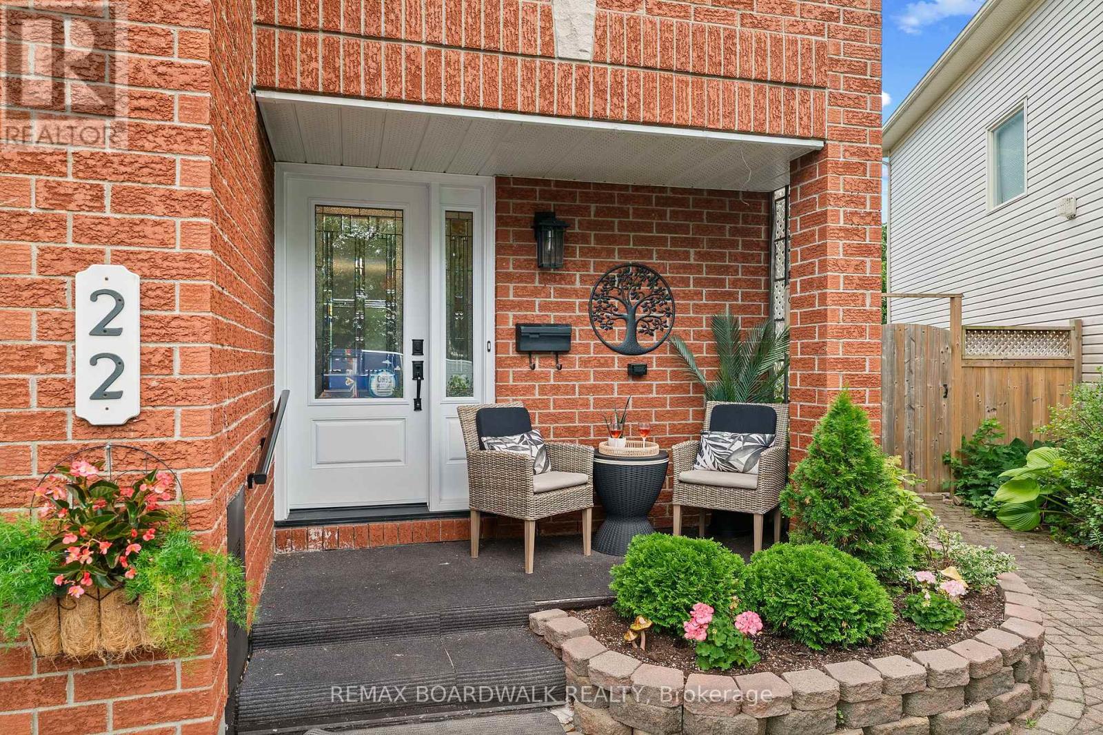 22 EAGLEVIEW STREET - 2