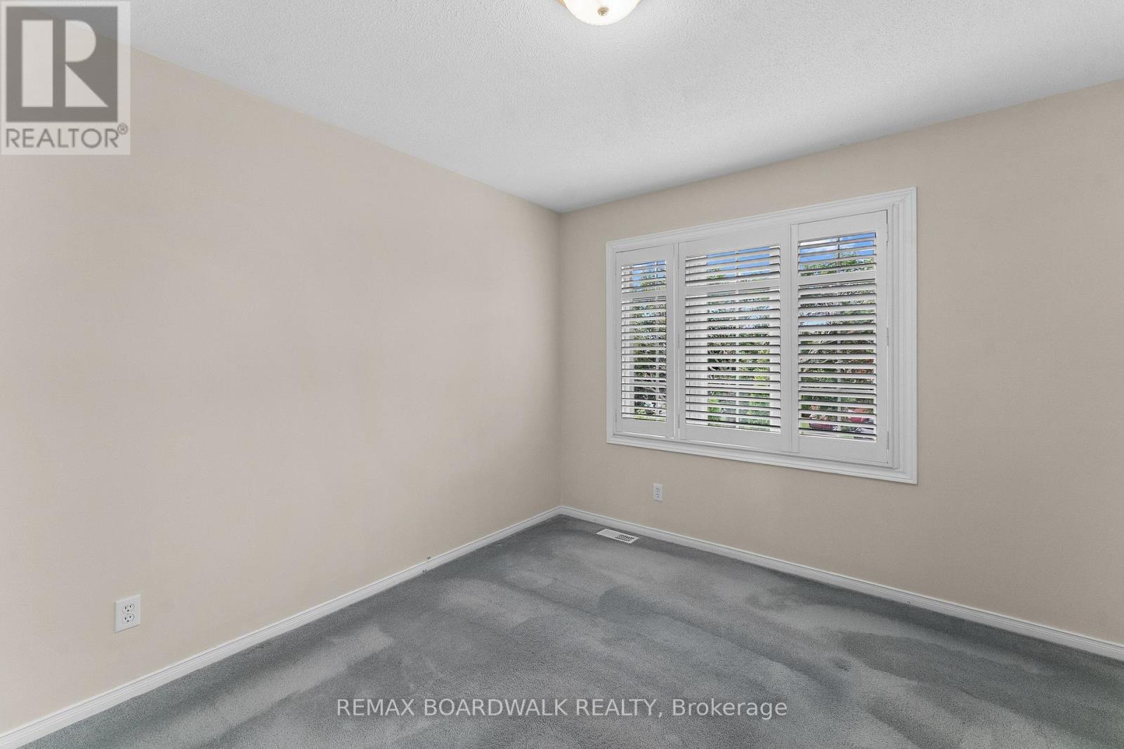 22 EAGLEVIEW STREET - 27