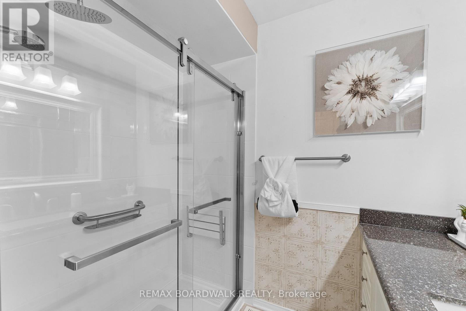 22 EAGLEVIEW STREET - 32