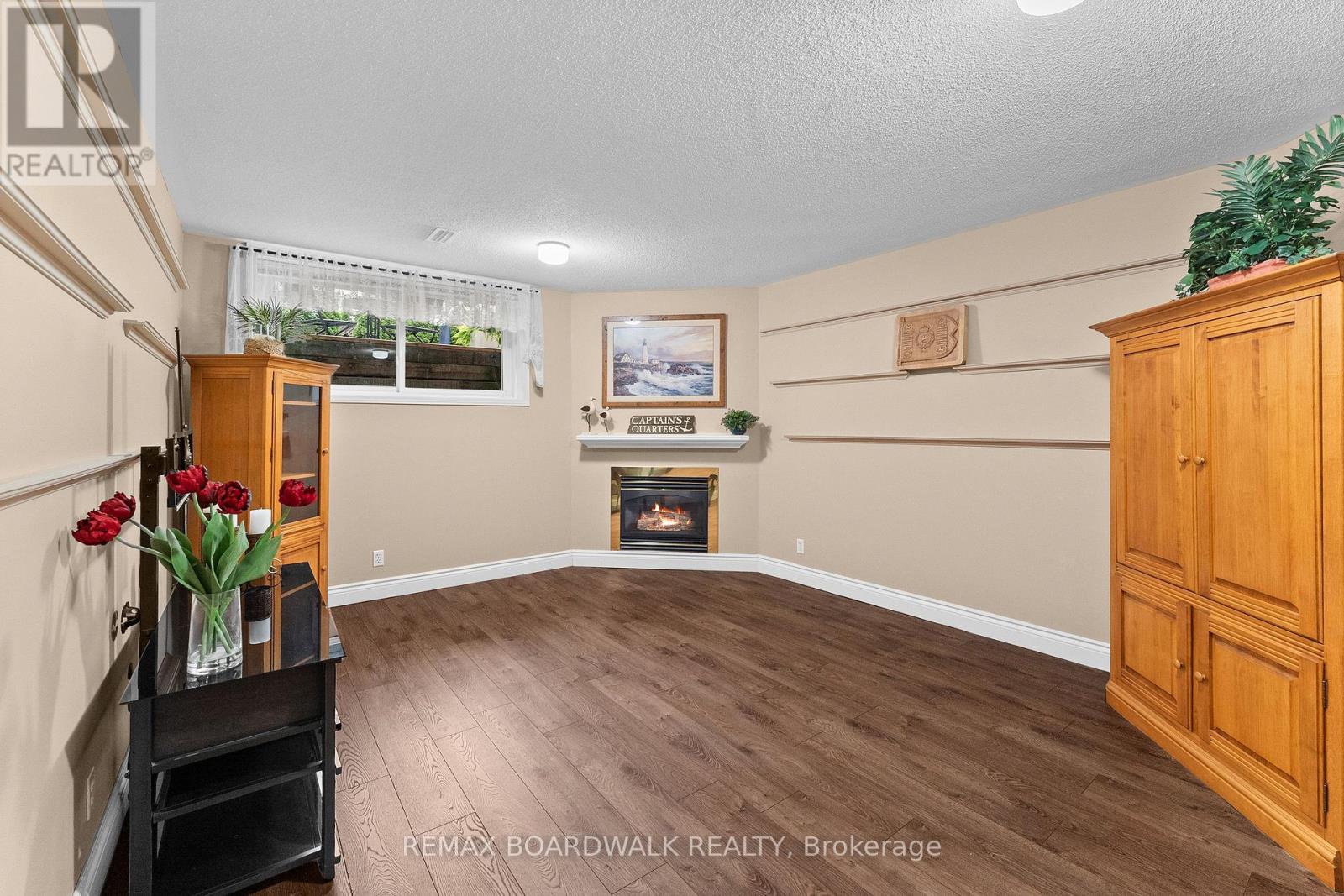 22 EAGLEVIEW STREET - 33