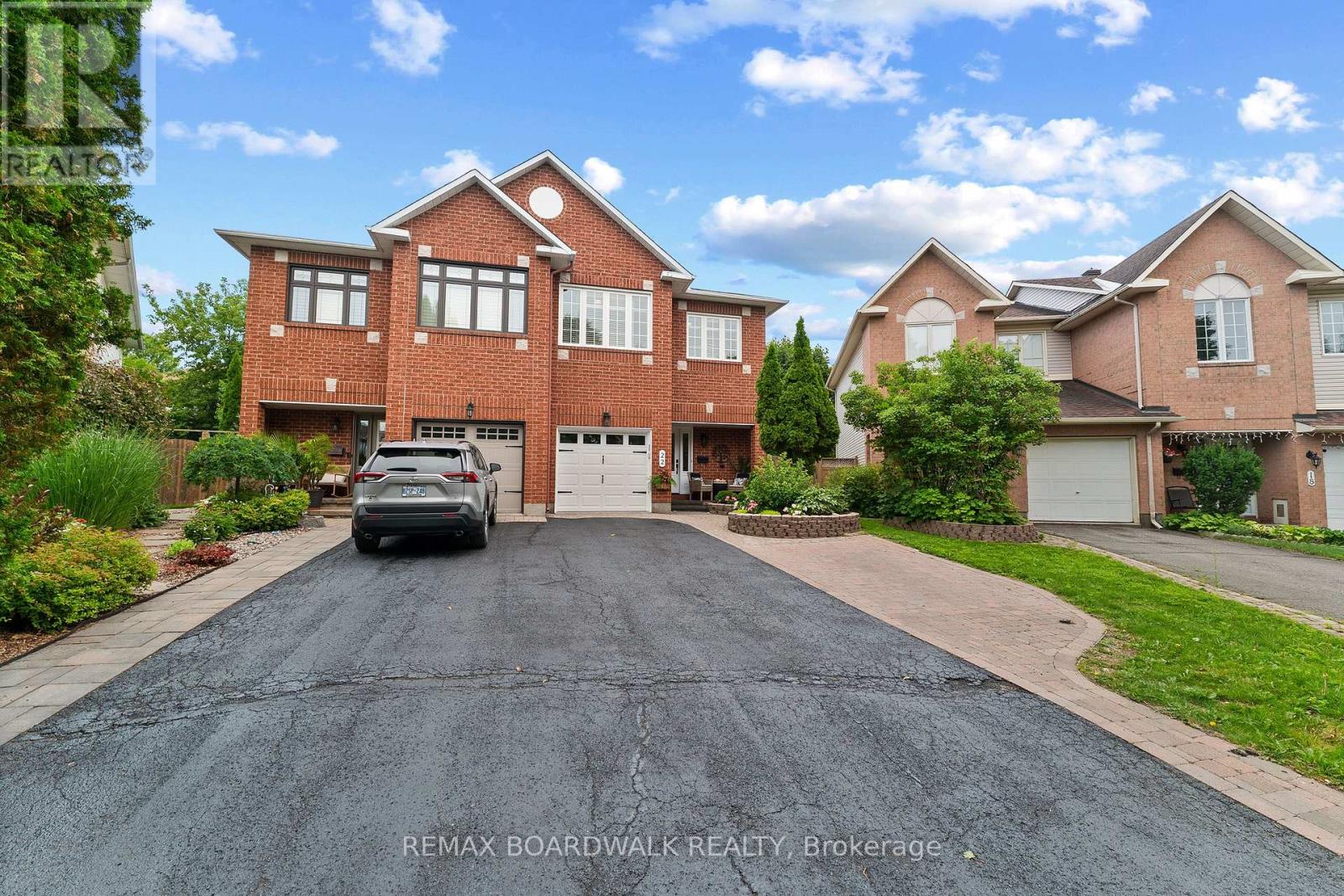 22 EAGLEVIEW STREET - 4