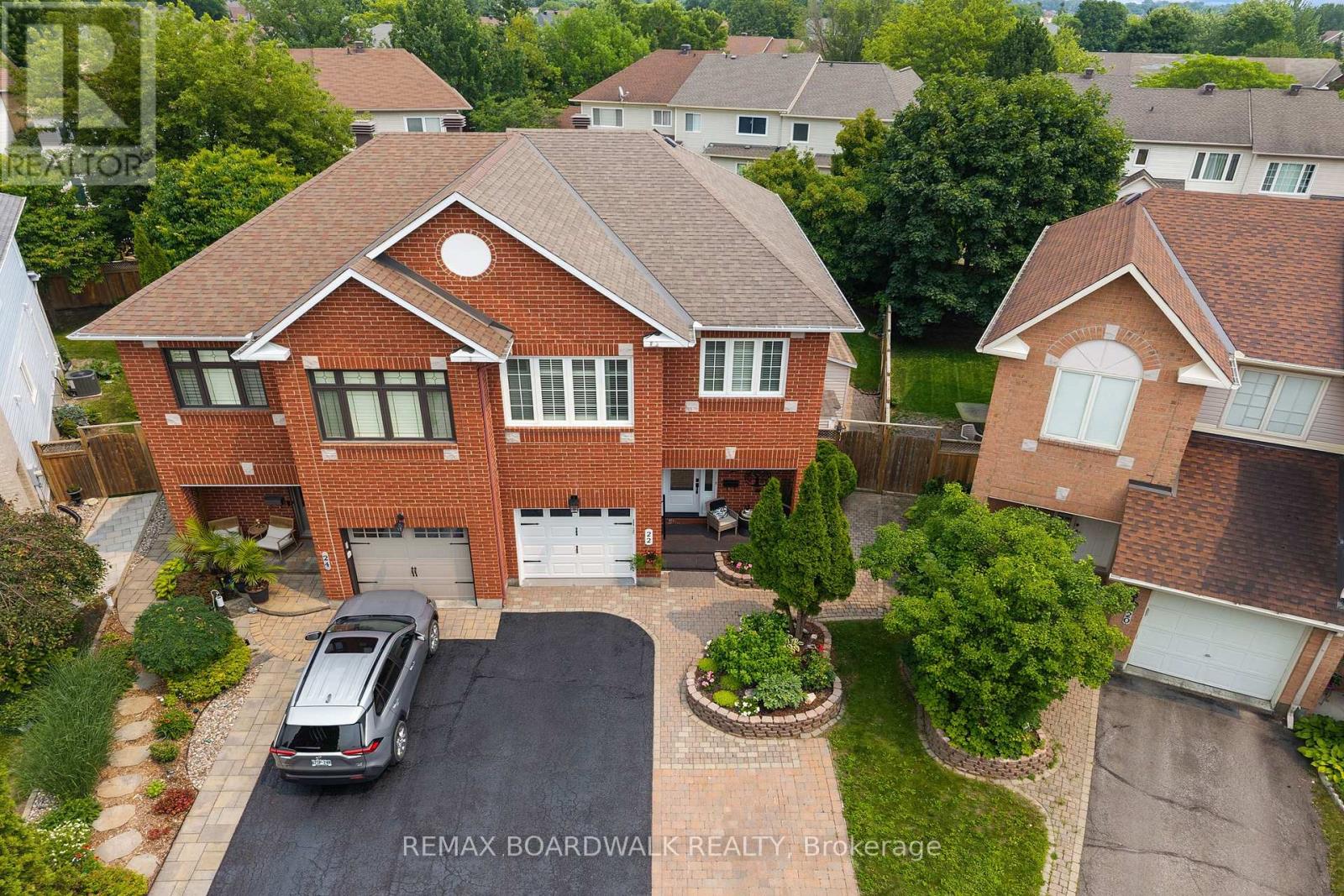 22 EAGLEVIEW STREET - 43