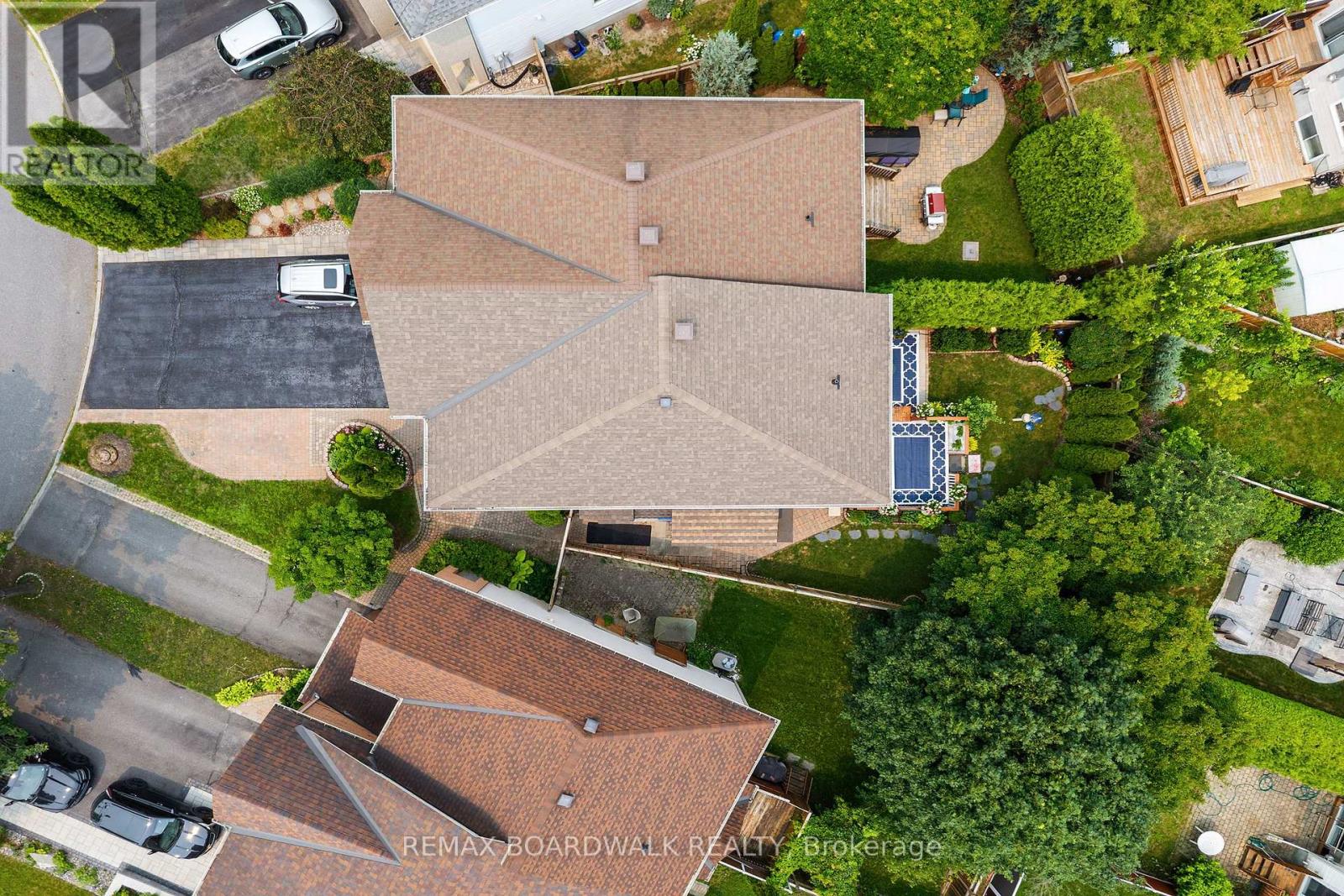 22 EAGLEVIEW STREET - 44