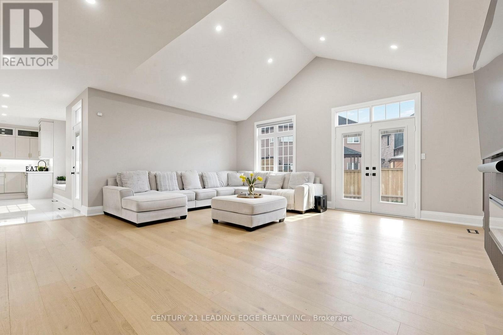 5 LEMSFORD DRIVE - 12