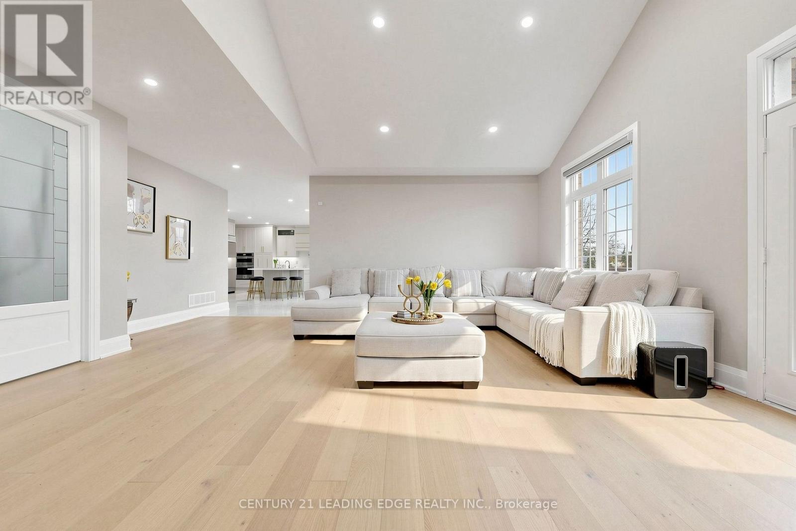 5 LEMSFORD DRIVE - 13