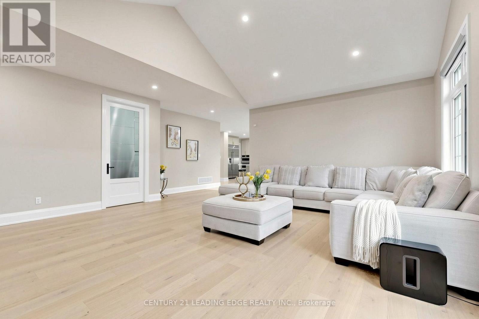 5 LEMSFORD DRIVE - 14
