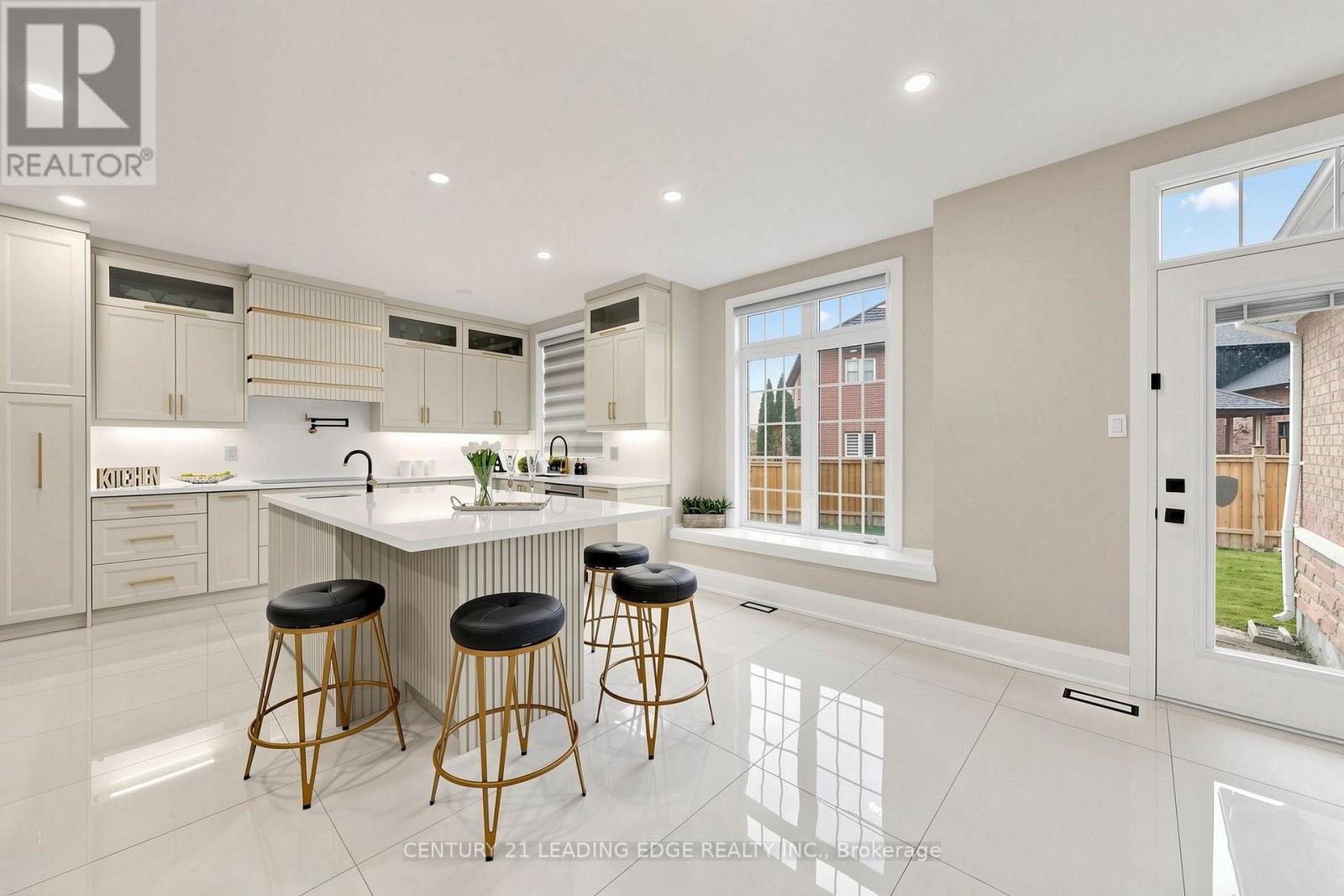 5 LEMSFORD DRIVE - 19