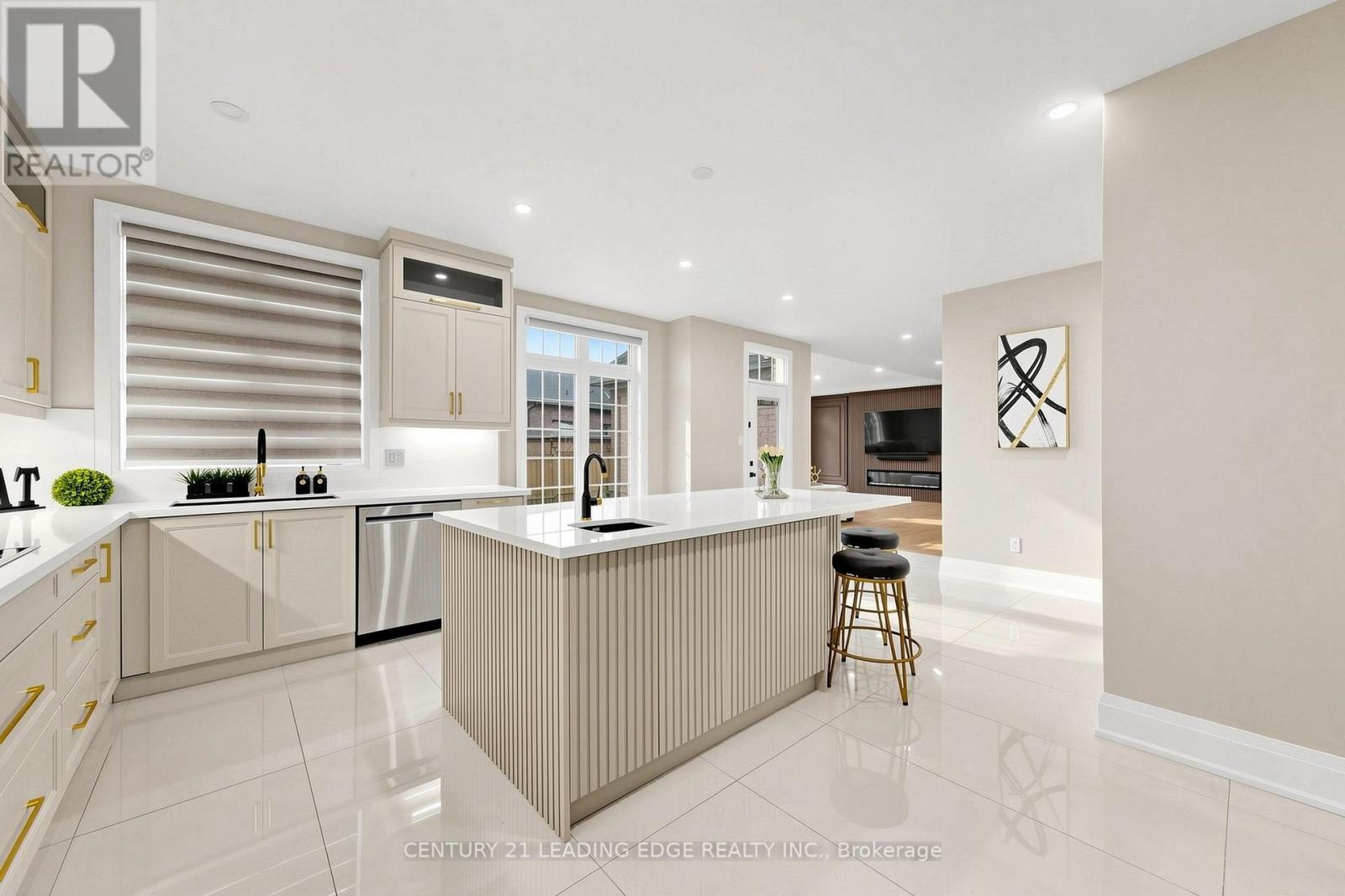 5 LEMSFORD DRIVE - 21