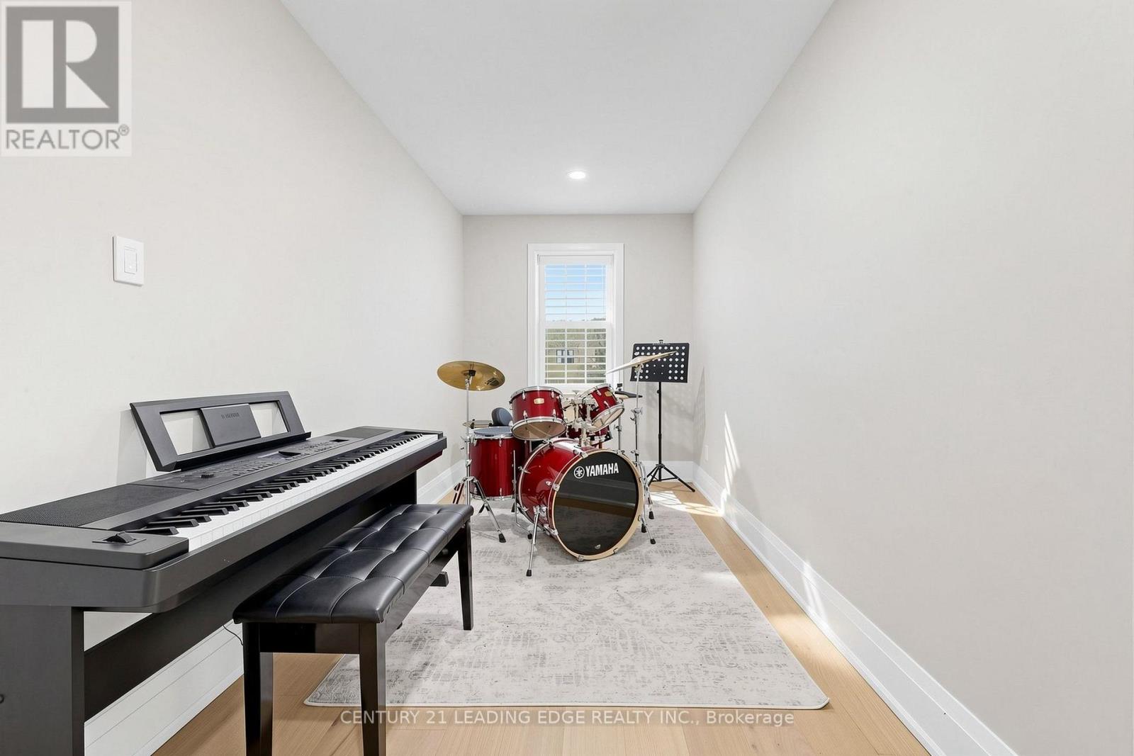 5 LEMSFORD DRIVE - 26