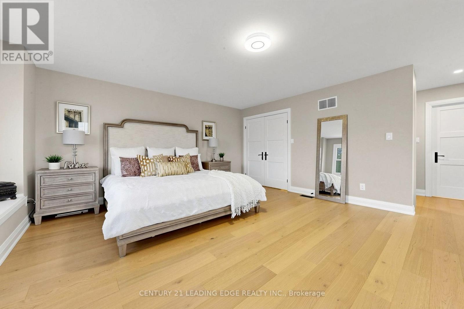 5 LEMSFORD DRIVE - 28