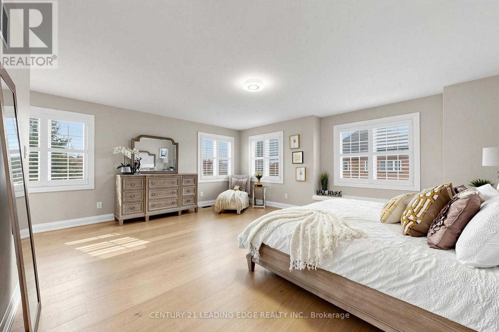 5 LEMSFORD DRIVE - 29