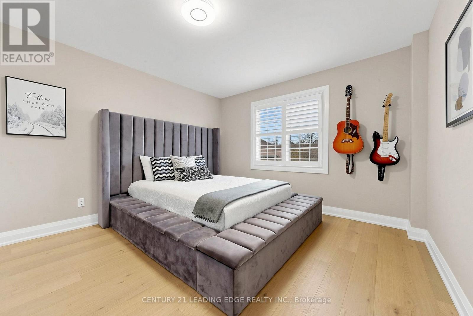 5 LEMSFORD DRIVE - 34