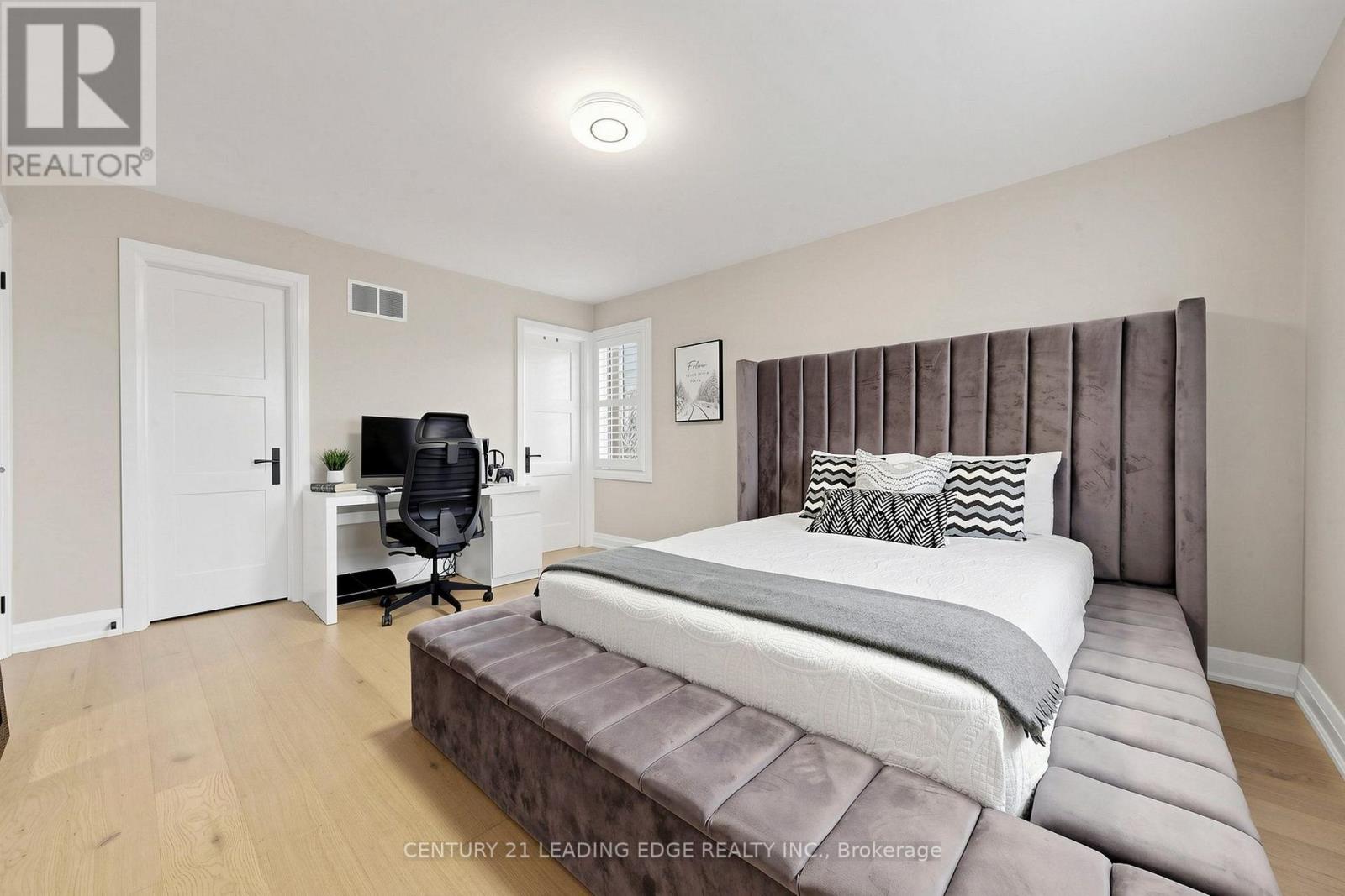 5 LEMSFORD DRIVE - 35