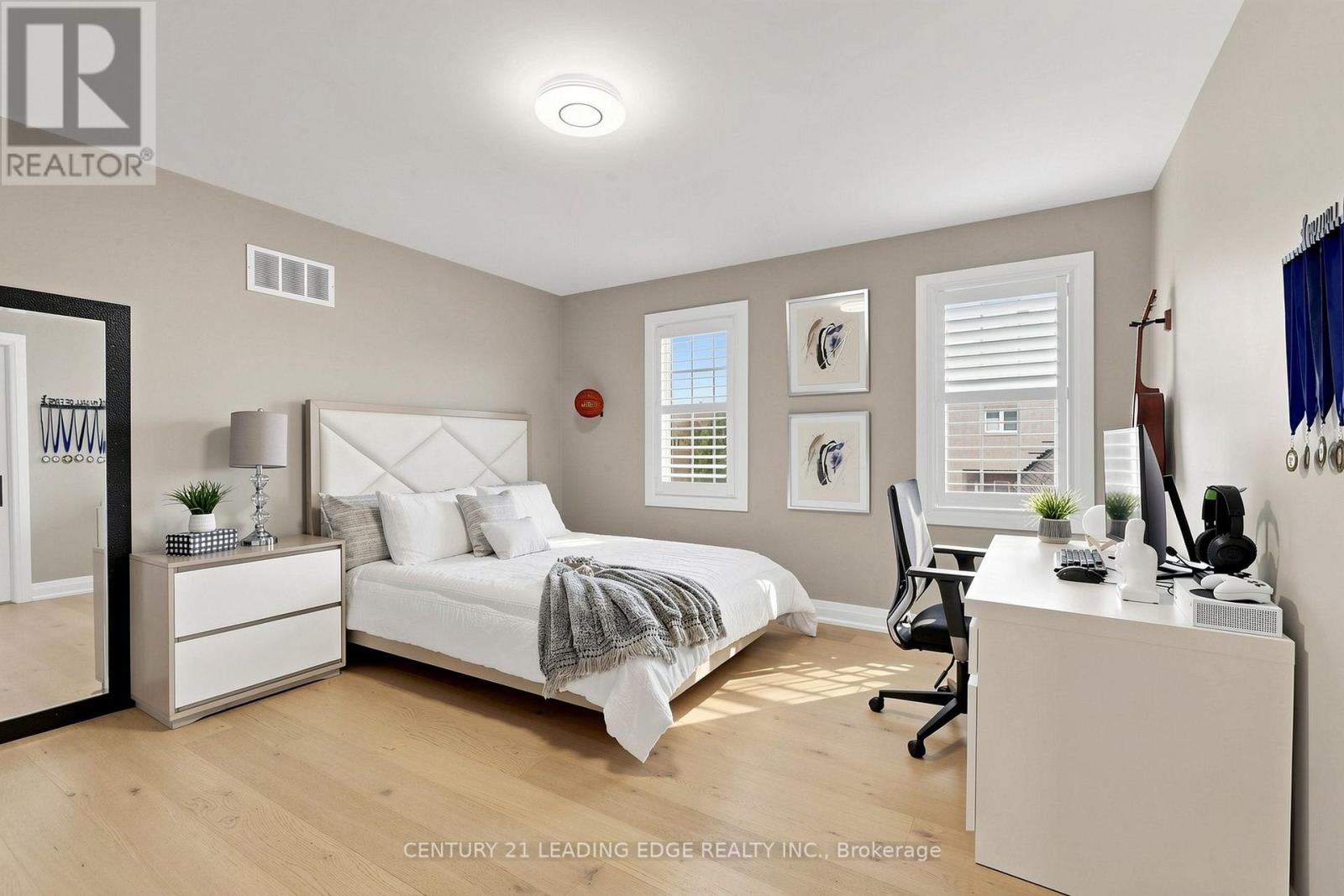 5 LEMSFORD DRIVE - 40