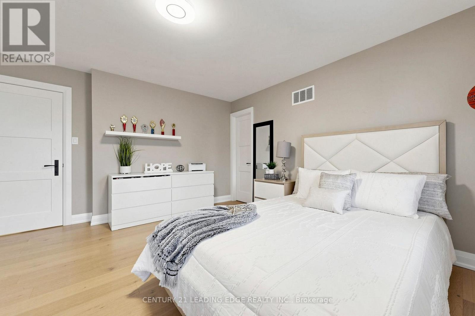 5 LEMSFORD DRIVE - 42