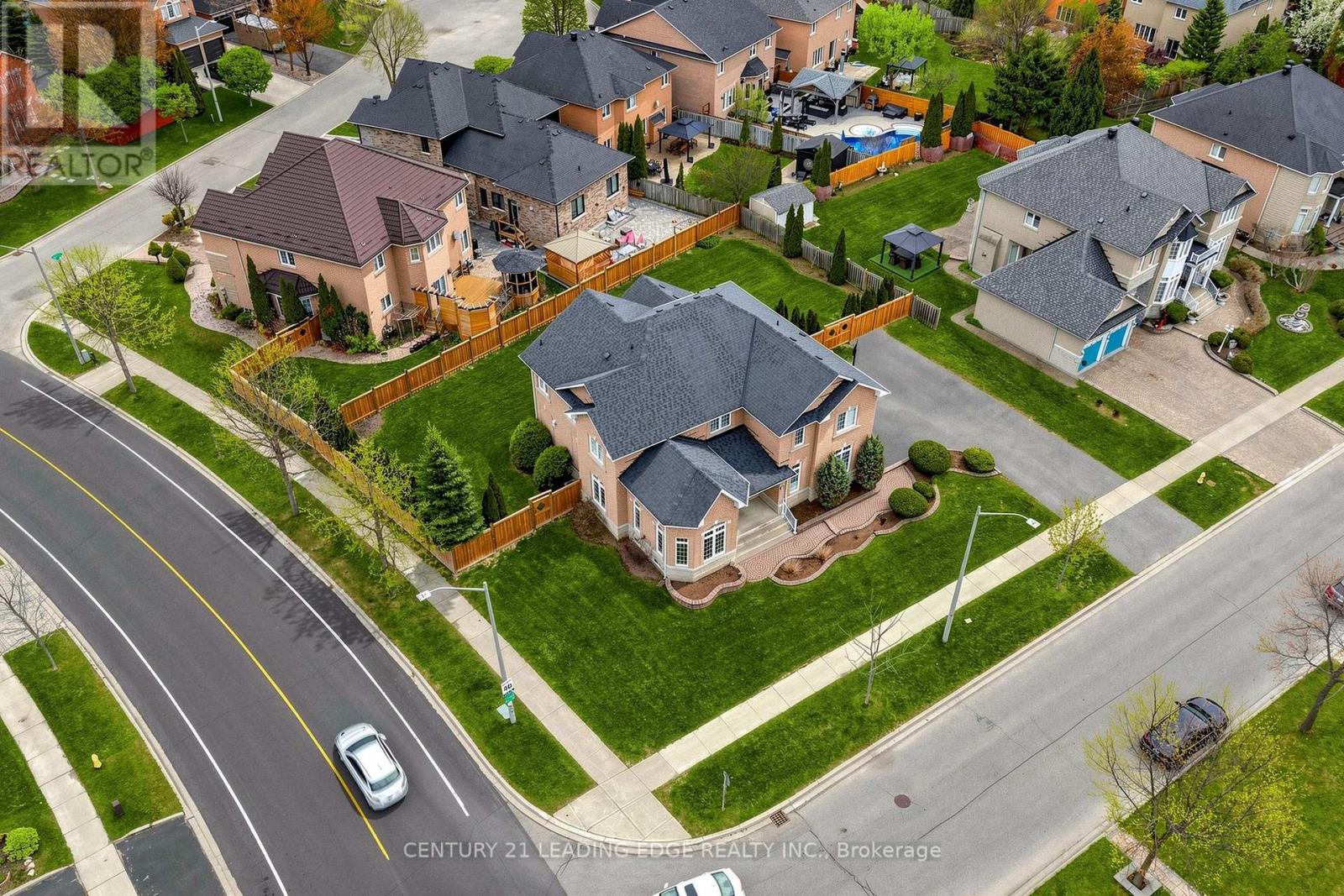 5 LEMSFORD DRIVE - 43