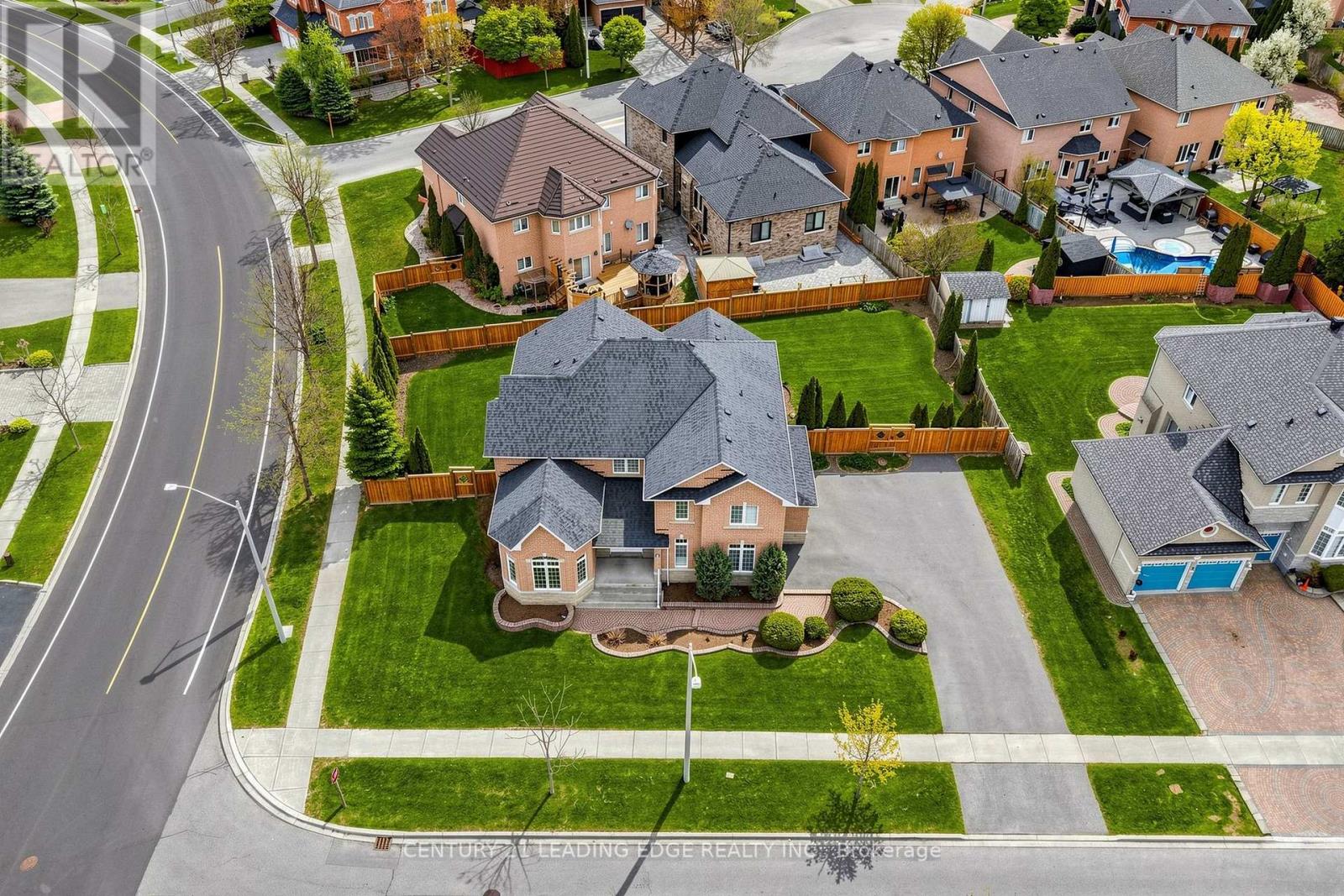 5 LEMSFORD DRIVE - 44