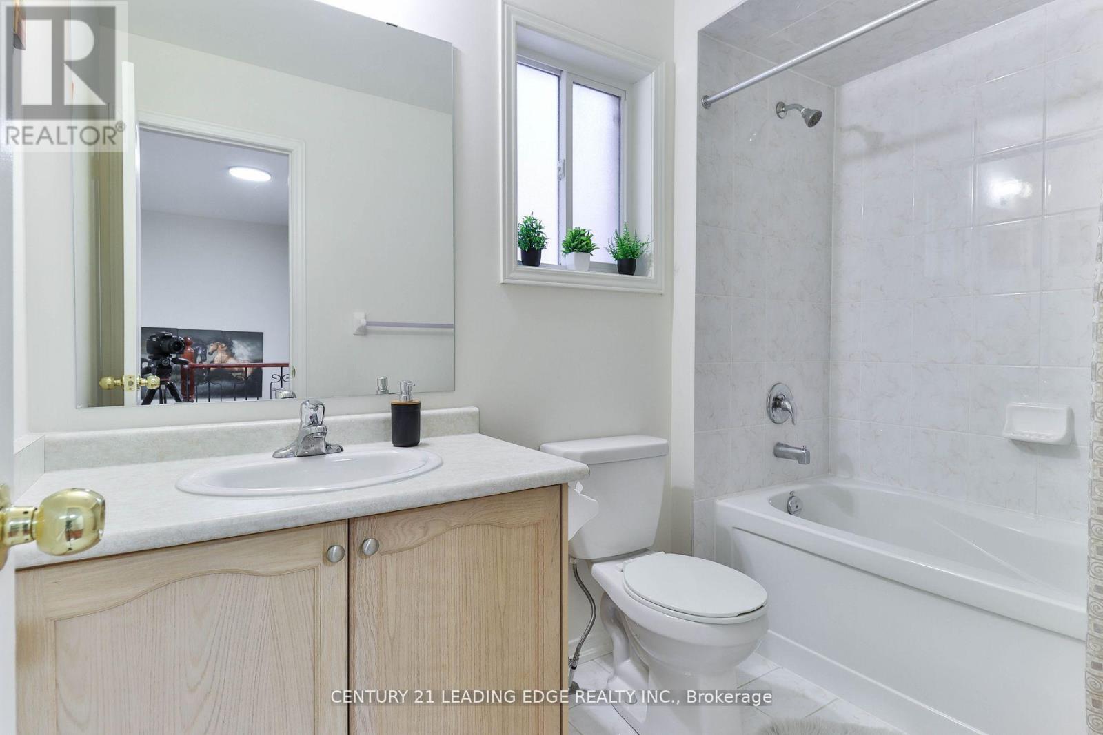 15 ROBERTDALE COURT - 27