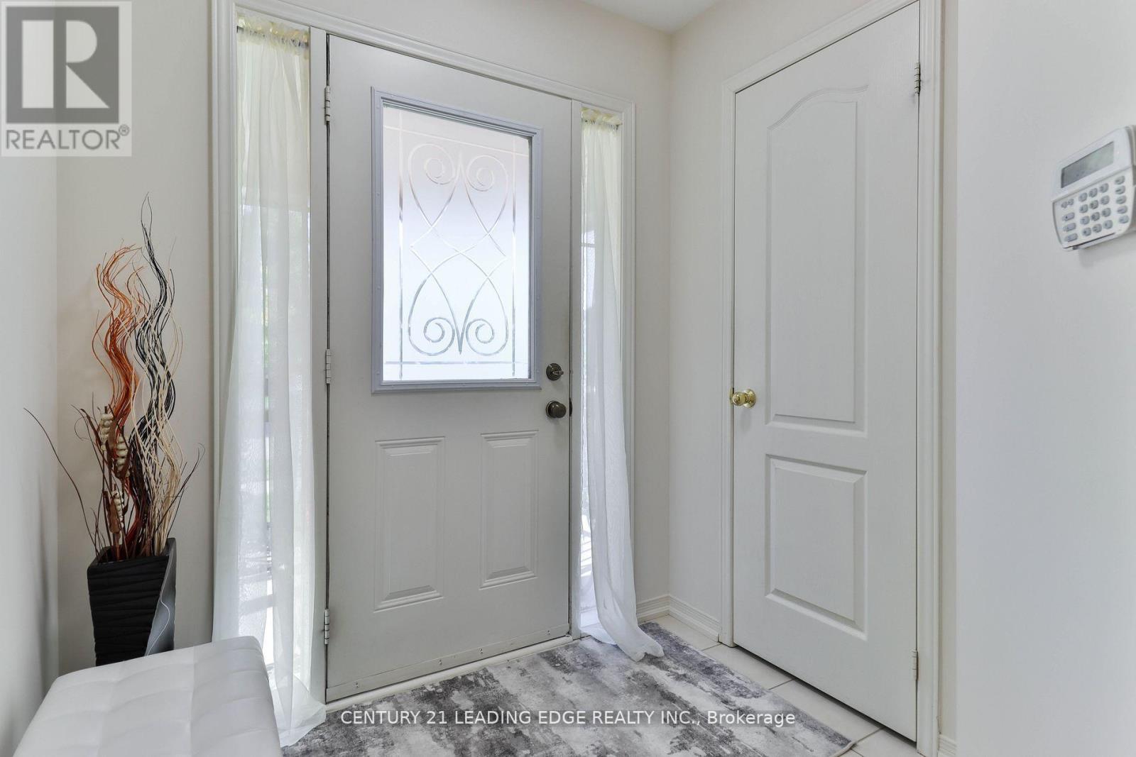 15 ROBERTDALE COURT - 4