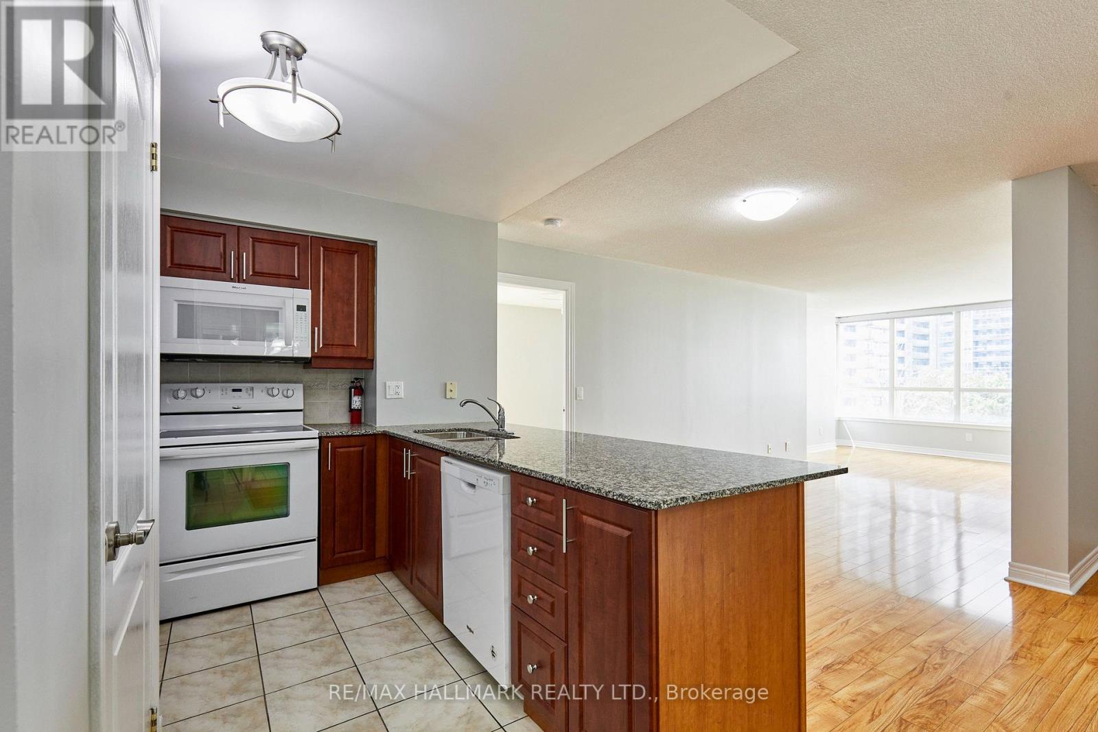 #307 60 DISERA DRIVE - Image 17