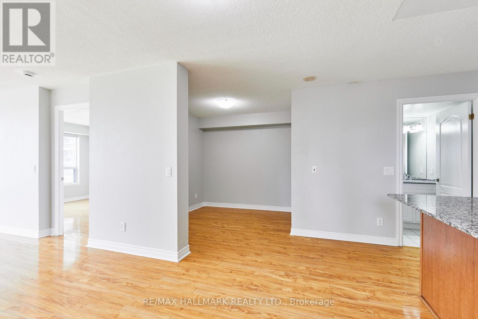 #307 60 DISERA DRIVE - Image 19