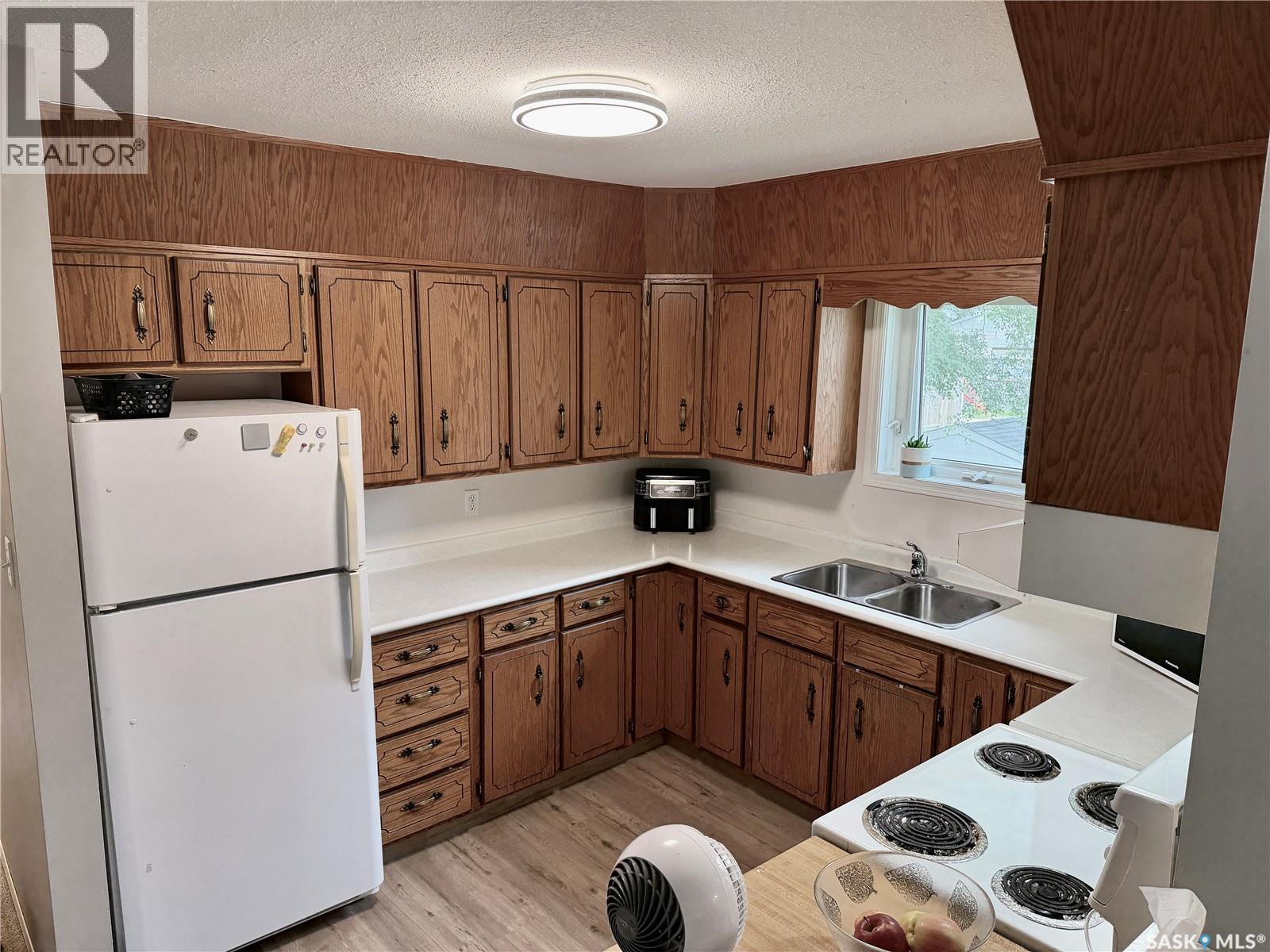 41 Campbell PLACE - Image 4