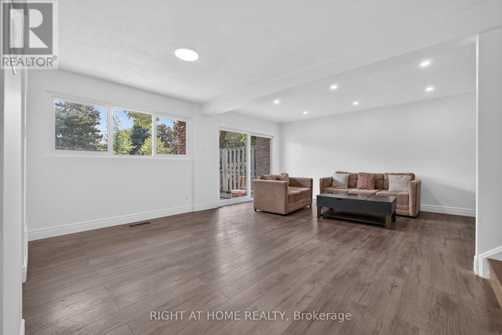 #5 2605 WOODCHESTER DRIVE - 12