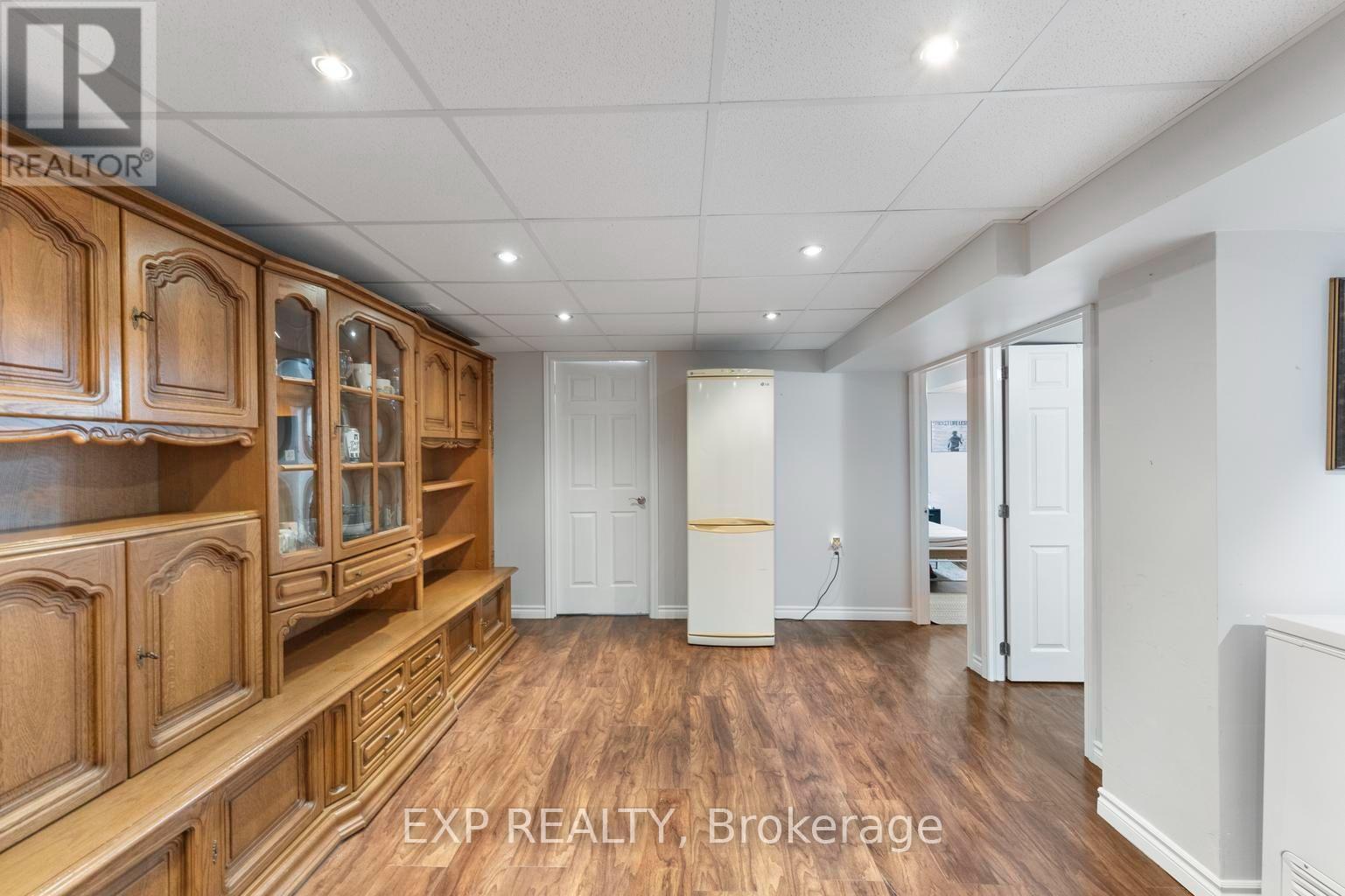1063 JOAN DRIVE - 33
