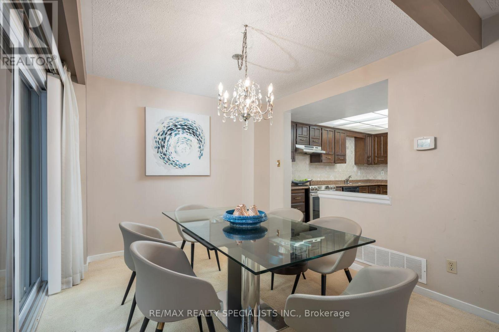 #75 20 MINEOLA ROAD E - 10