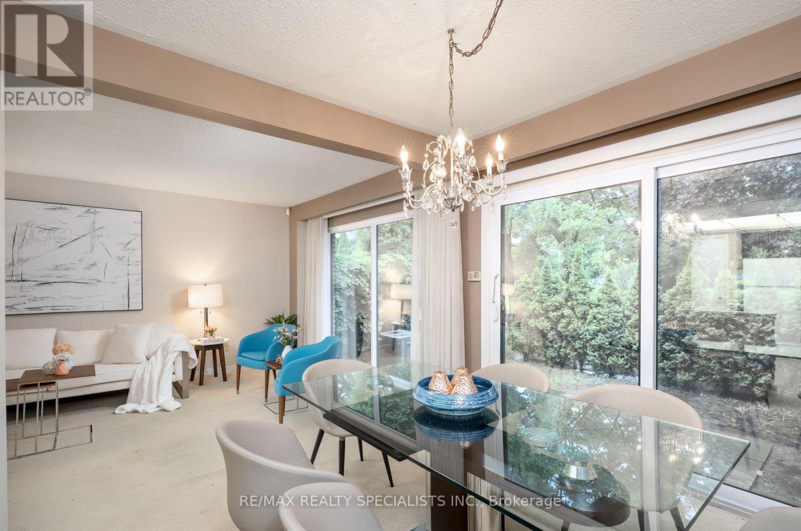 #75 20 MINEOLA ROAD E - 13