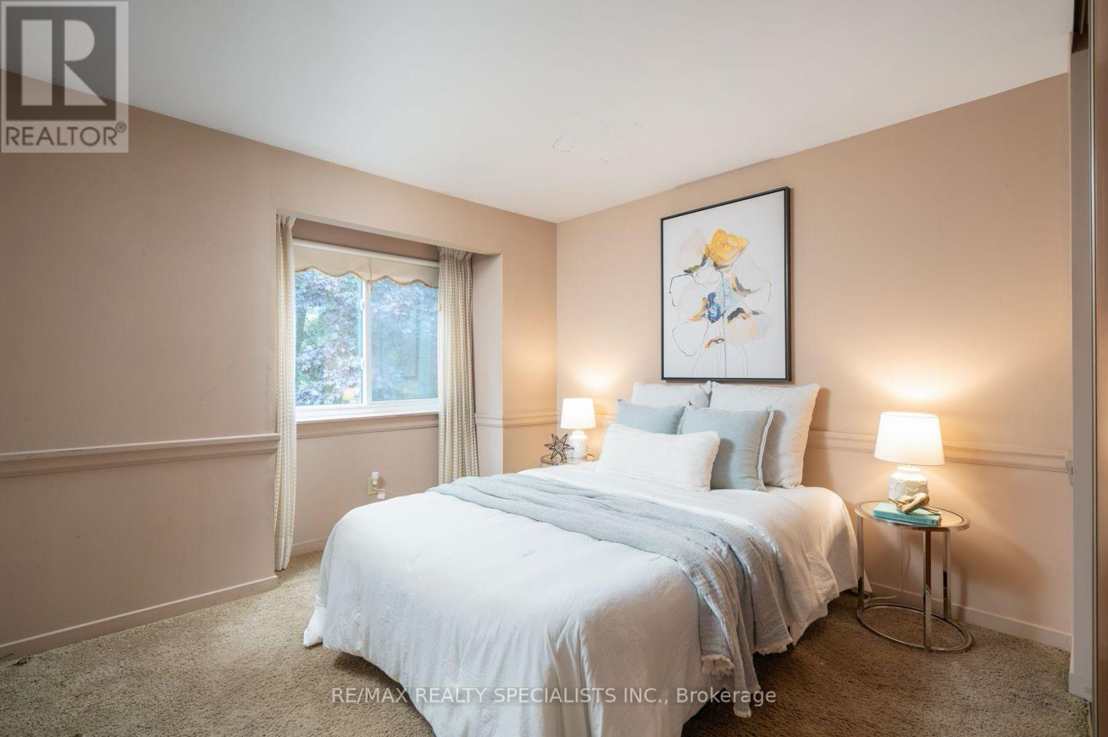 #75 20 MINEOLA ROAD E - 25