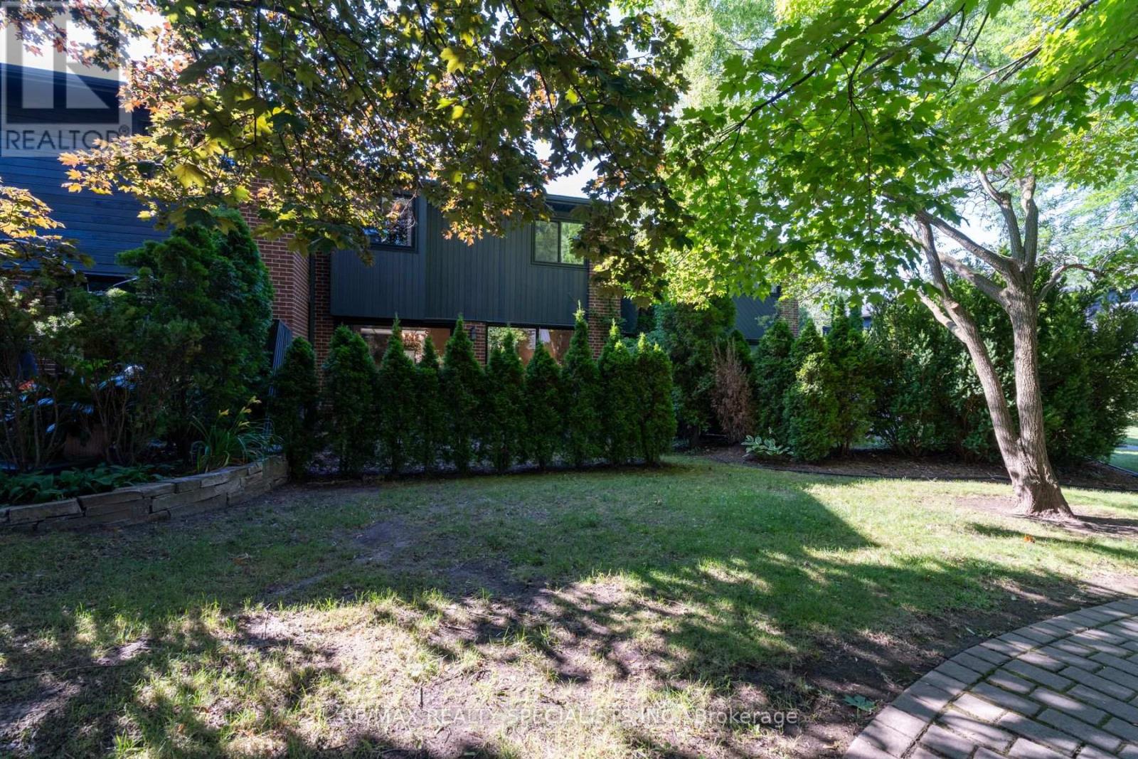#75 20 MINEOLA ROAD E - 45