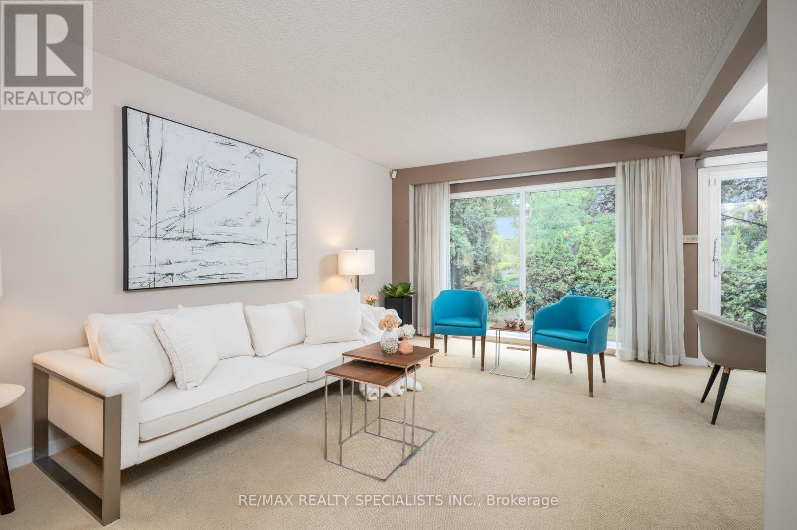 #75 20 MINEOLA ROAD E - 6