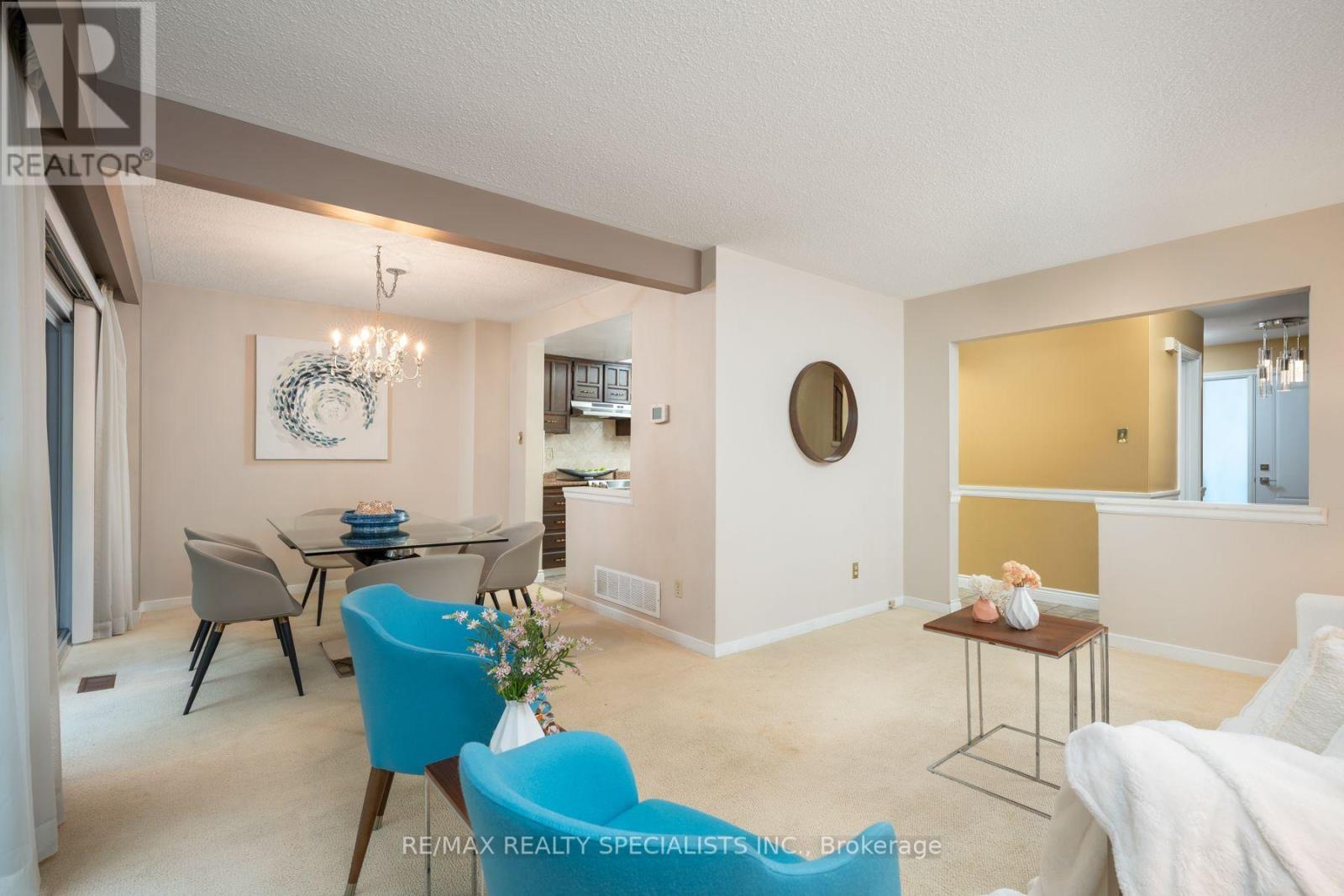 #75 20 MINEOLA ROAD E - 9