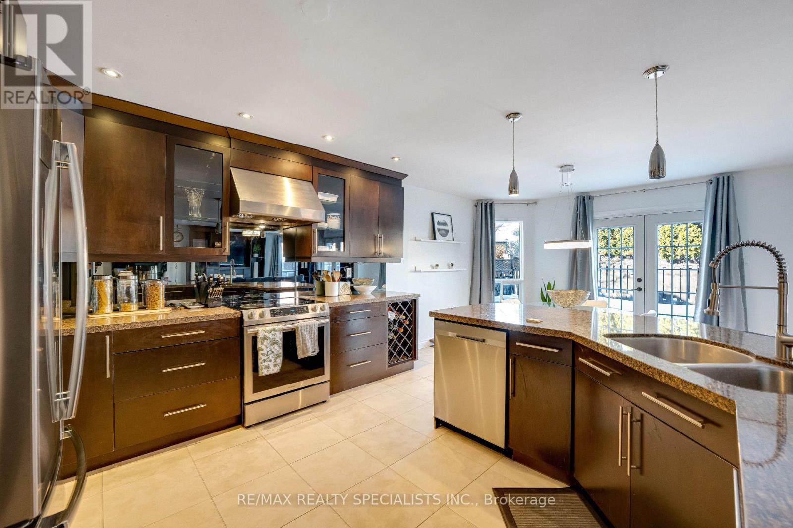 7 BANINGTON CRESCENT - 1