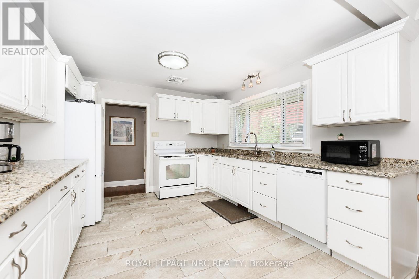 24 MUNRO STREET - 14