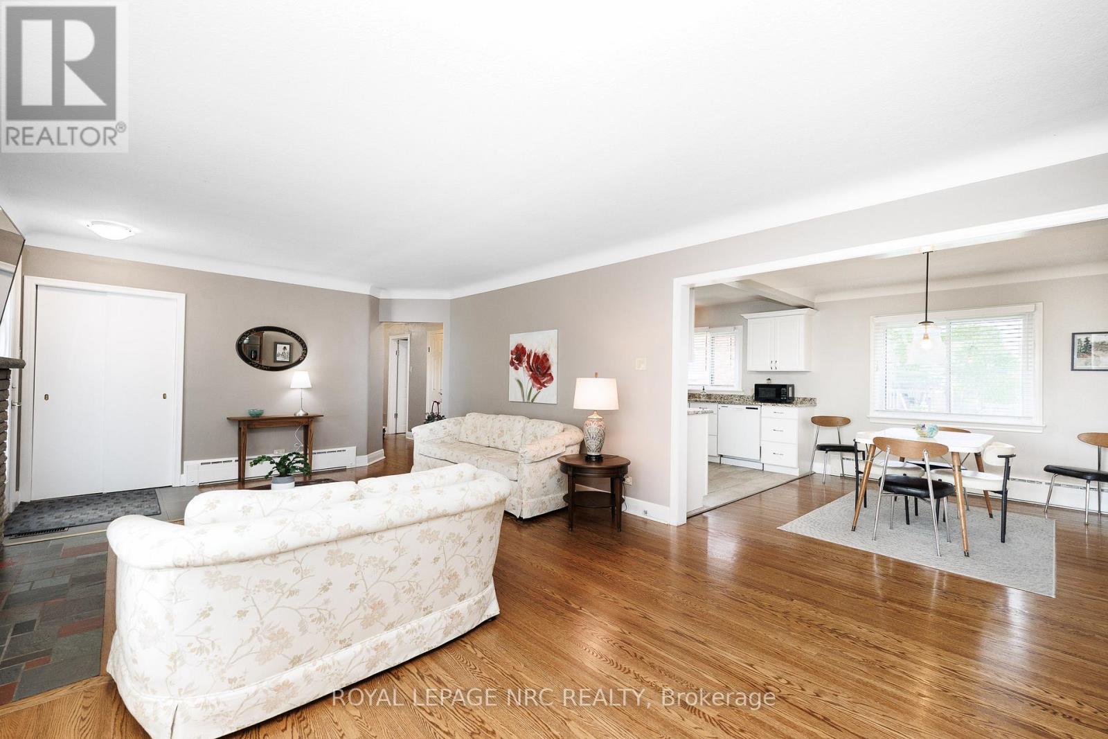 24 MUNRO STREET - 11